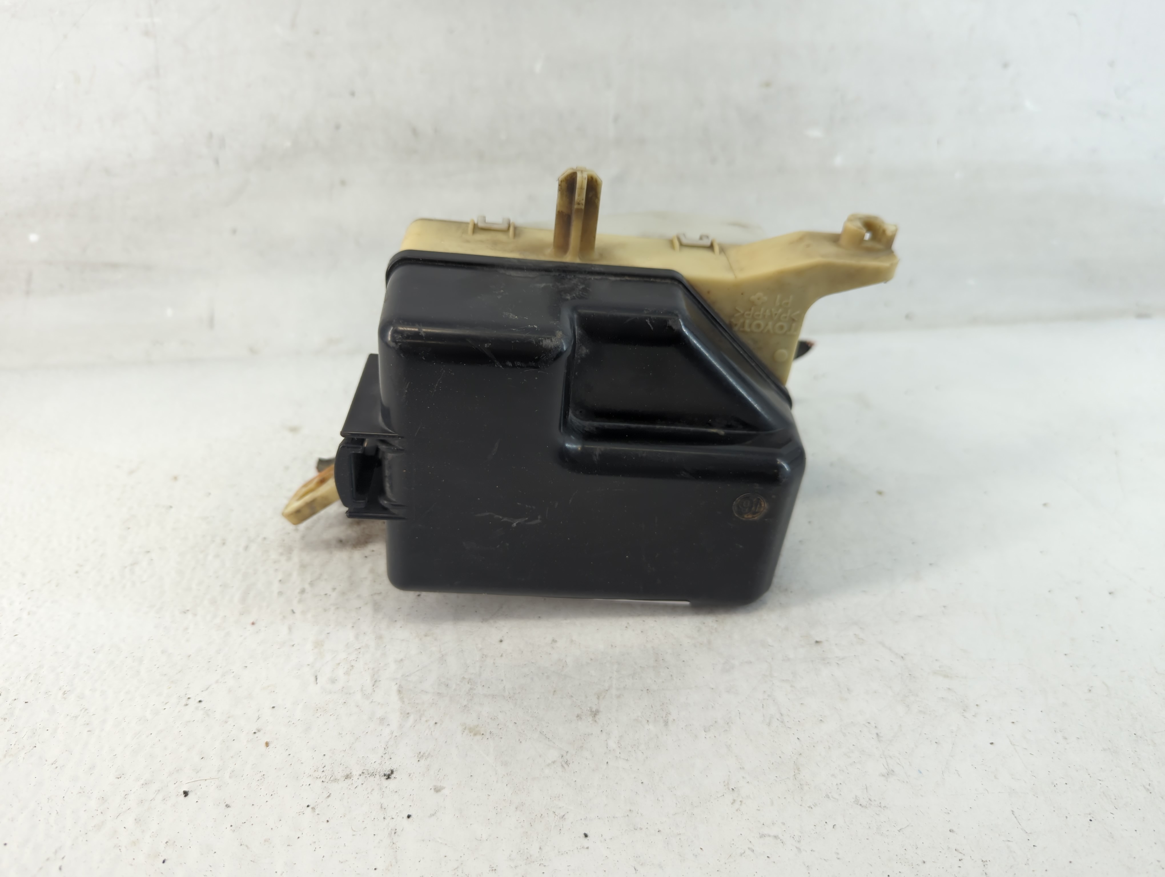 2004-2006 Scion Xb Fusebox Fuse Box Relay Module 1049219 - Oemusedautoparts1.com