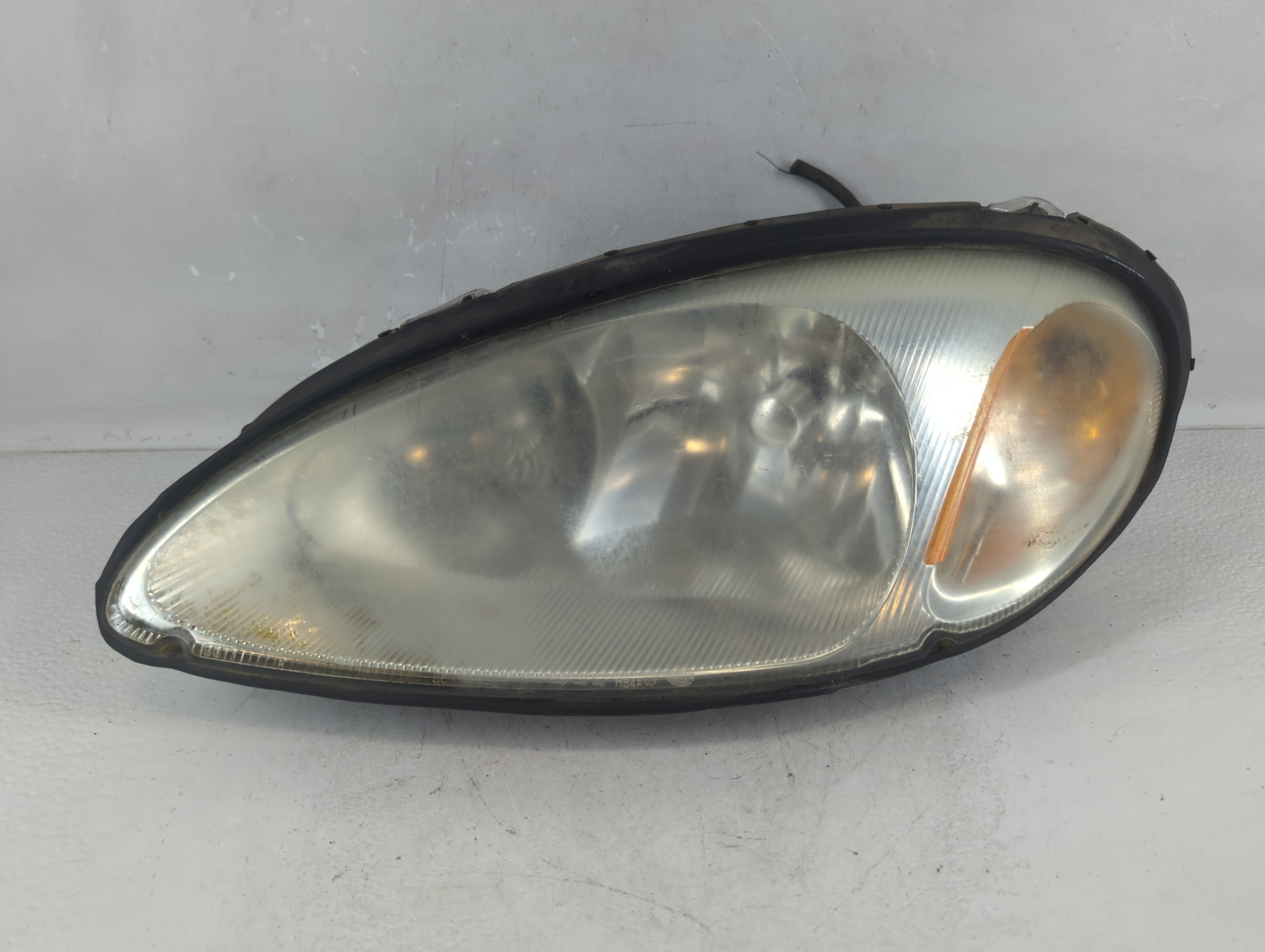 2001-2005 Chrysler Pt Cruiser Driver Left Oem Head Light Headlight Lamp 1049228 - Oemusedautoparts1.com