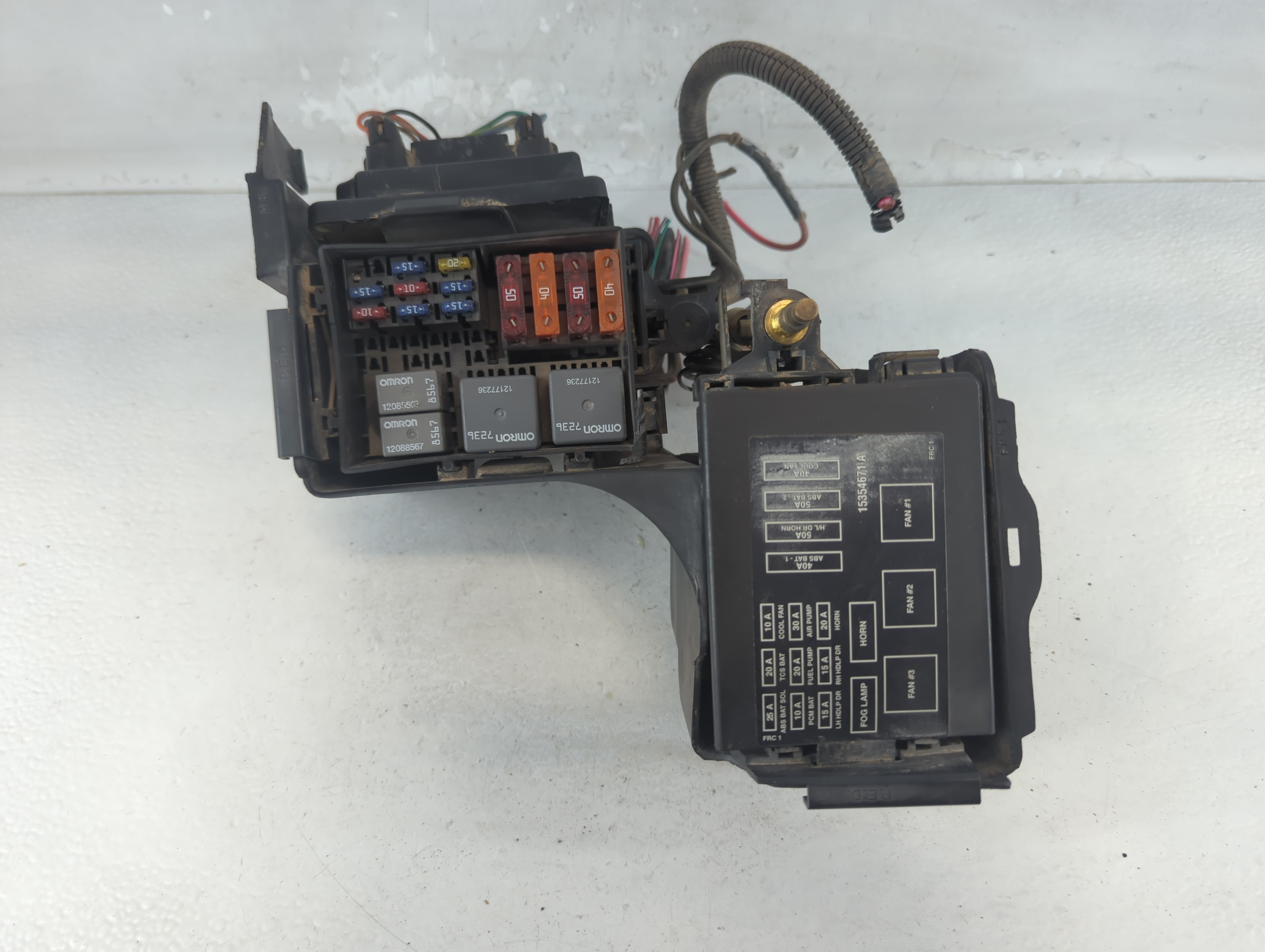 2000-2002 Pontiac Firebird Fusebox Fuse Box Relay Module 15354671 A 1049244 - Oemusedautoparts1.com