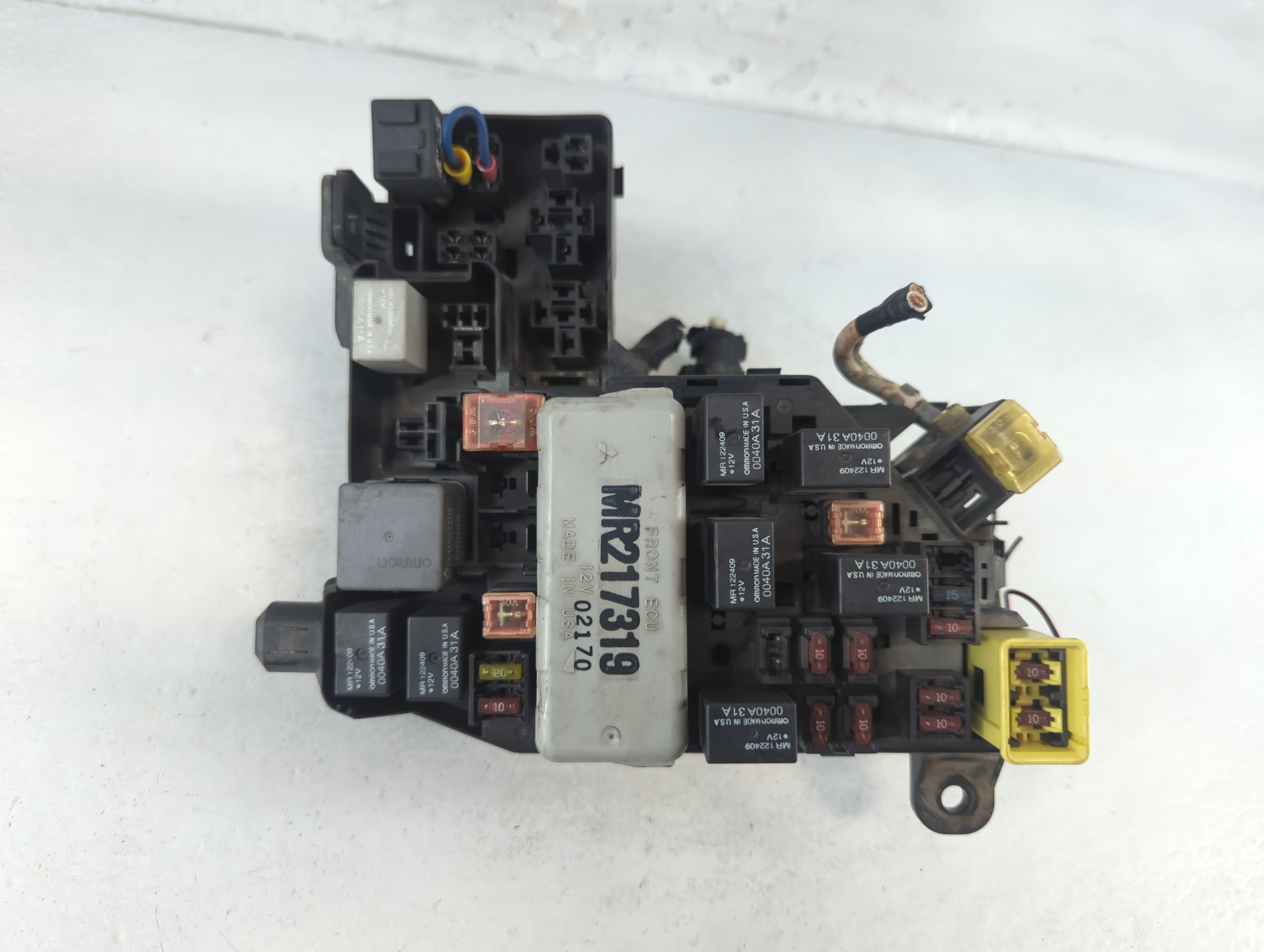 2003-2005 Mitsubishi Eclipse Fusebox Fuse Box Relay Module Mr217319 1049247 - Oemusedautoparts1.com