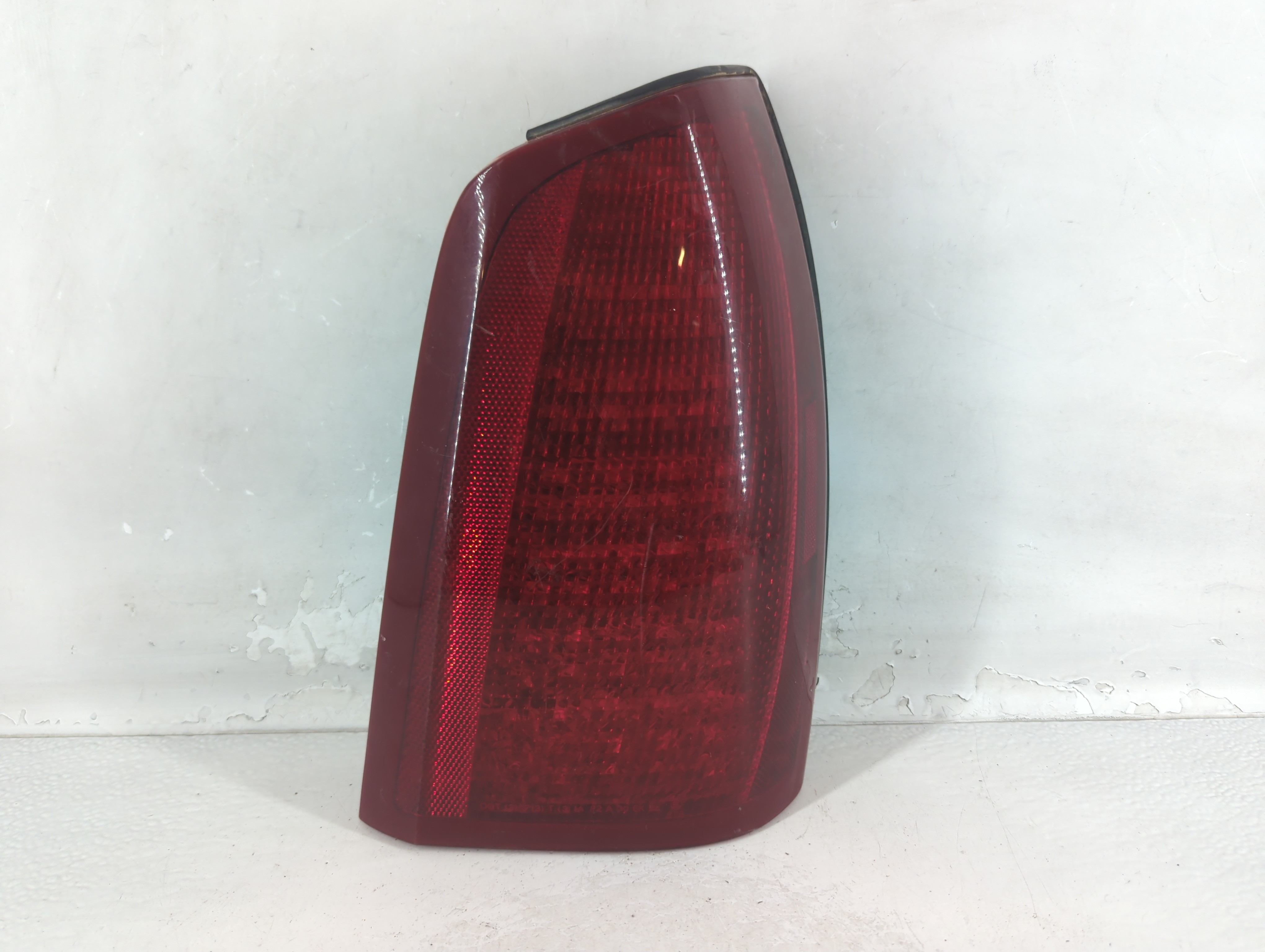 2000-2005 Cadillac Deville Passenger Right Side Tail Light Taillight Oem 1049258 - Oemusedautoparts1.com
