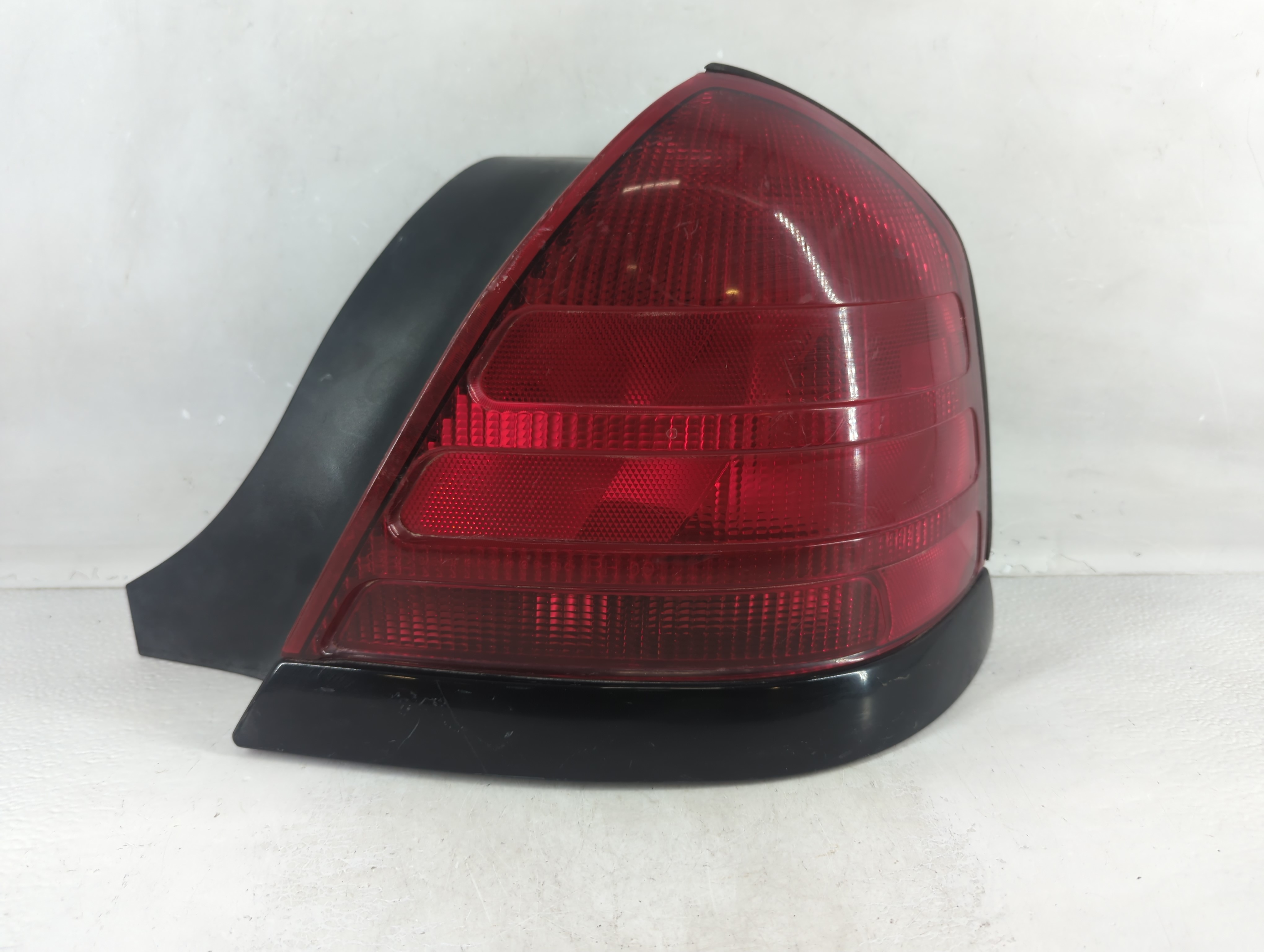 Chrysler Voyager Passenger Right Side Tail Light Taillight Oem 1049276 - Oemusedautoparts1.com