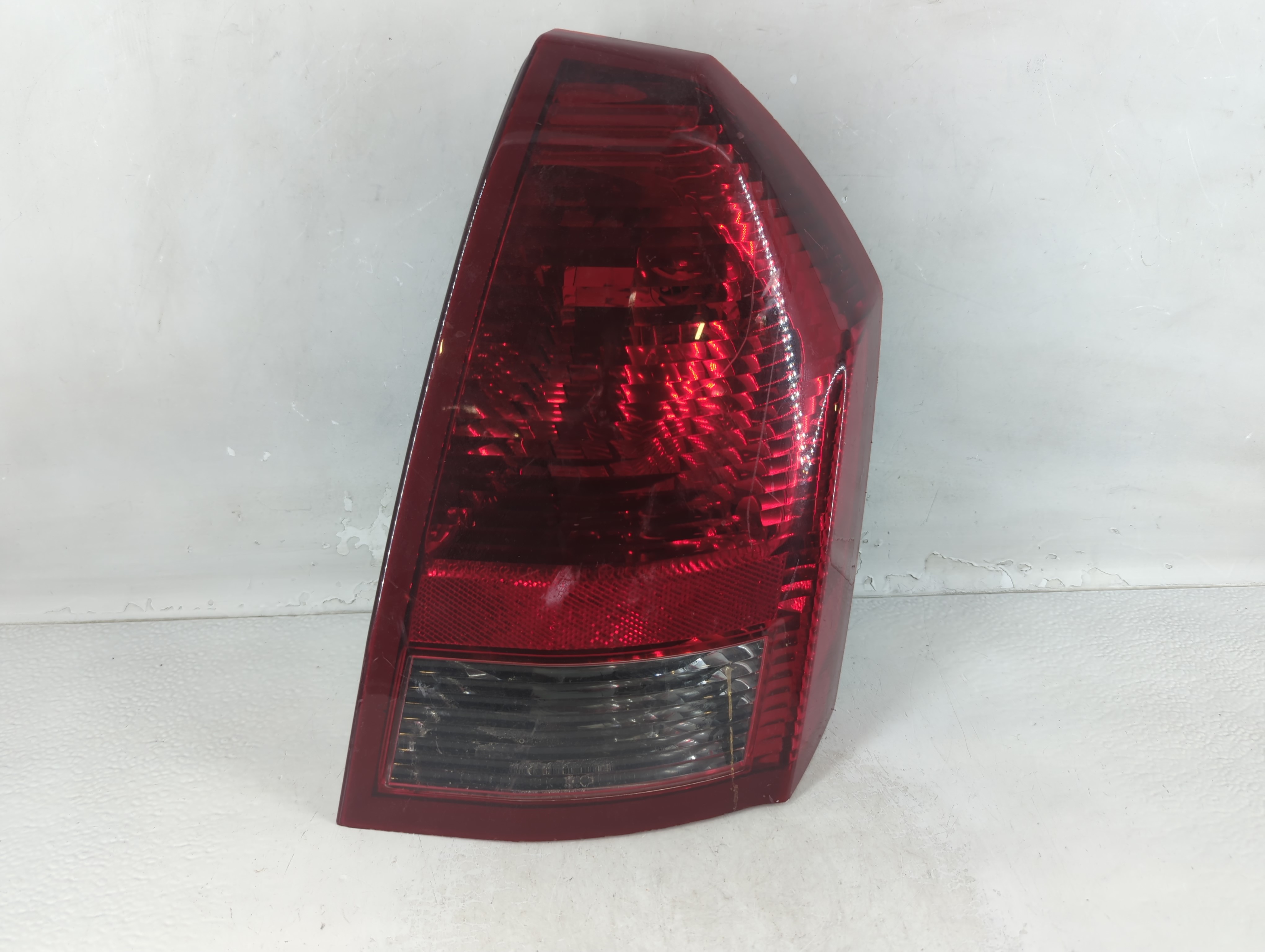 2005-2007 Chrysler 300 Passenger Right Side Tail Light Taillight Oem 1049278 - Oemusedautoparts1.com