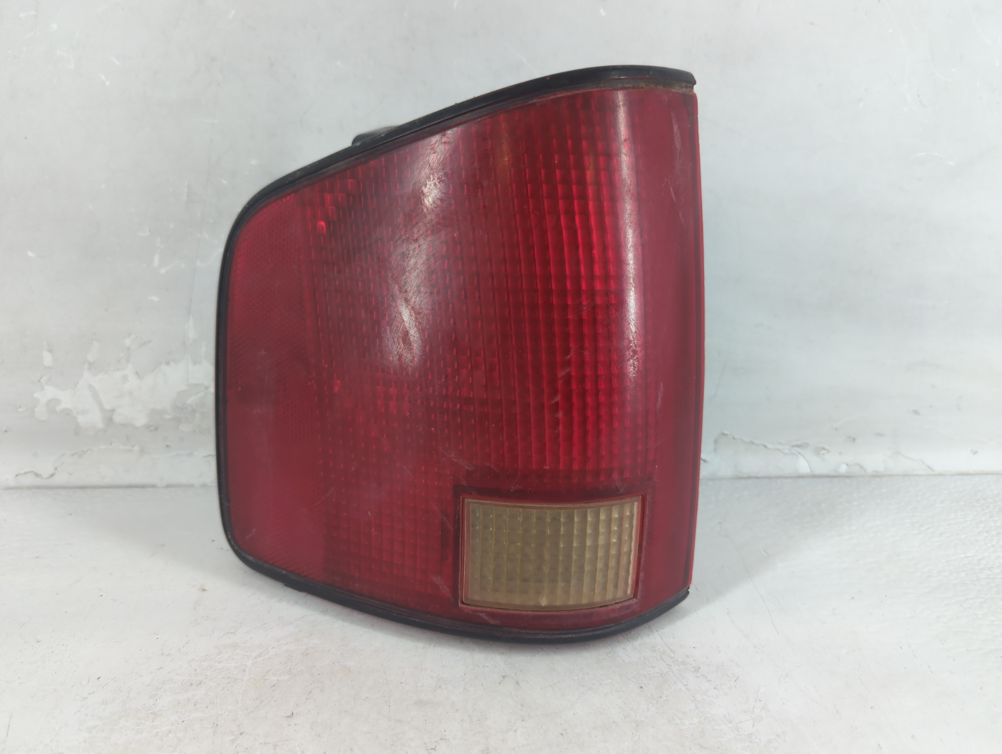 Chevrolet S10 Driver Left Side Tail Light Taillight Oem 1049282 - Oemusedautoparts1.com