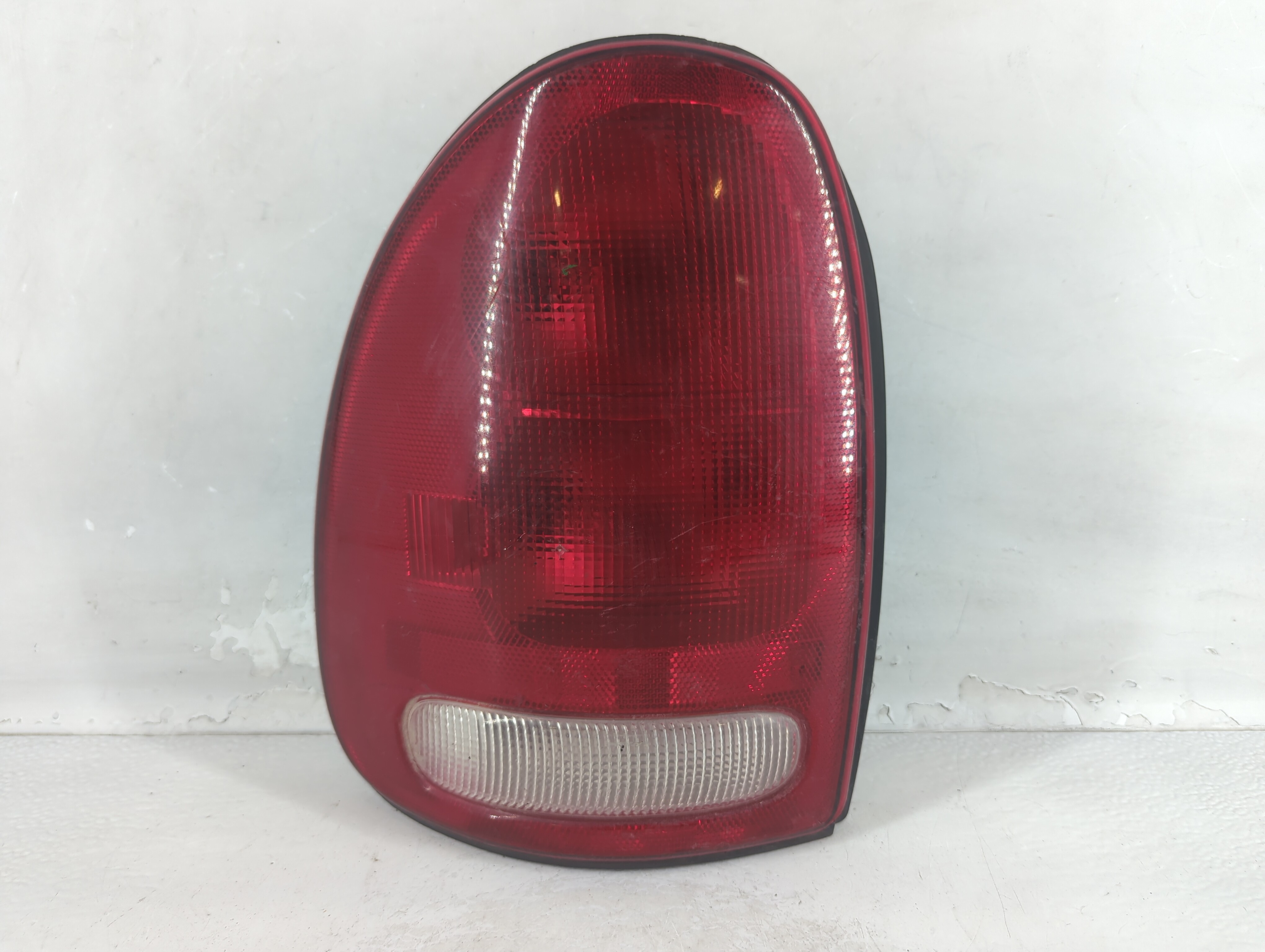 Picture of 1992 Mitsubishi Diamante Driver Left Side Tail Light Taillight Oem 1049308