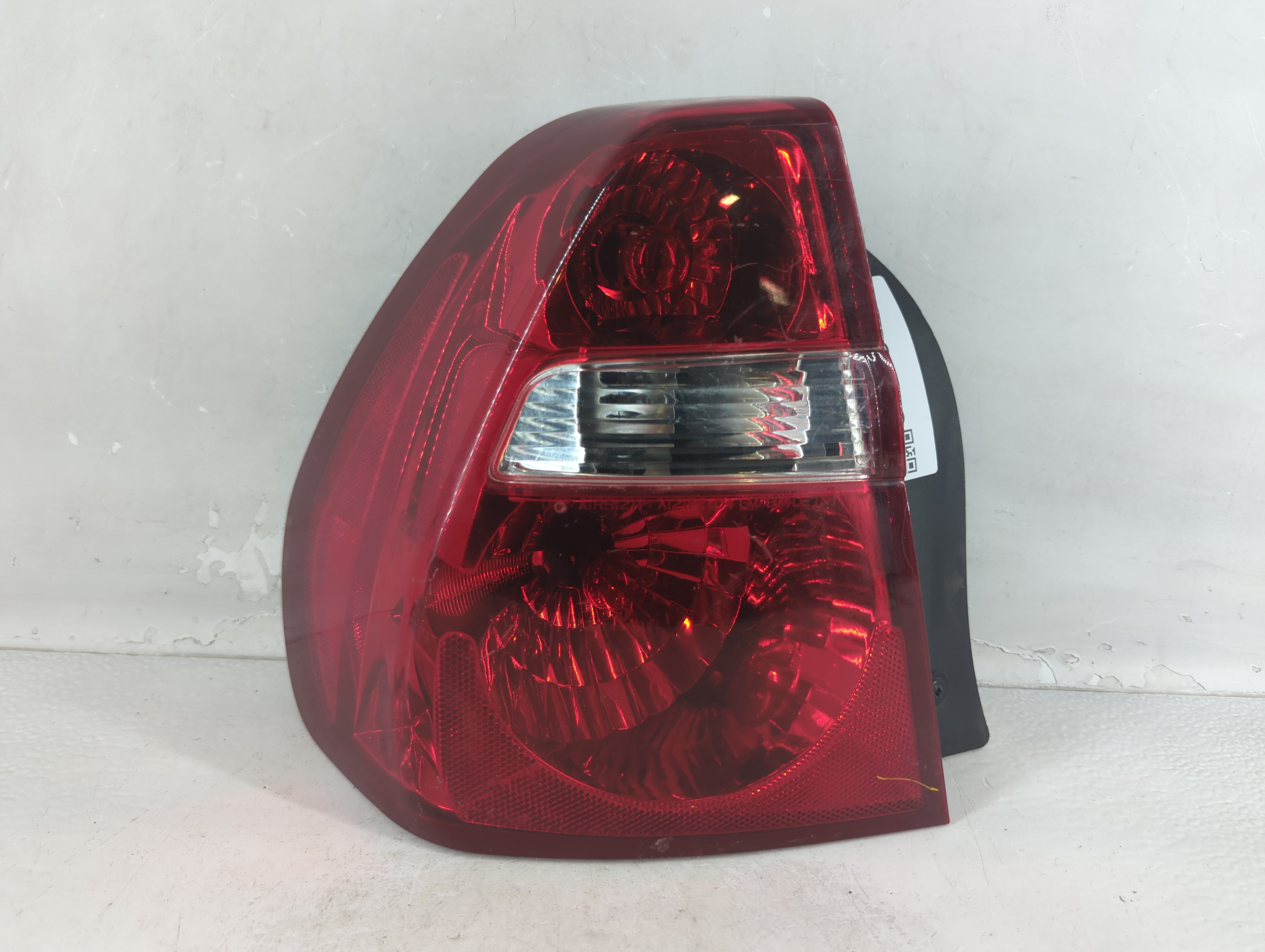 2004-2007 Chevrolet Malibu Driver Left Side Tail Light Taillight Oem 1049323 - Oemusedautoparts1.com