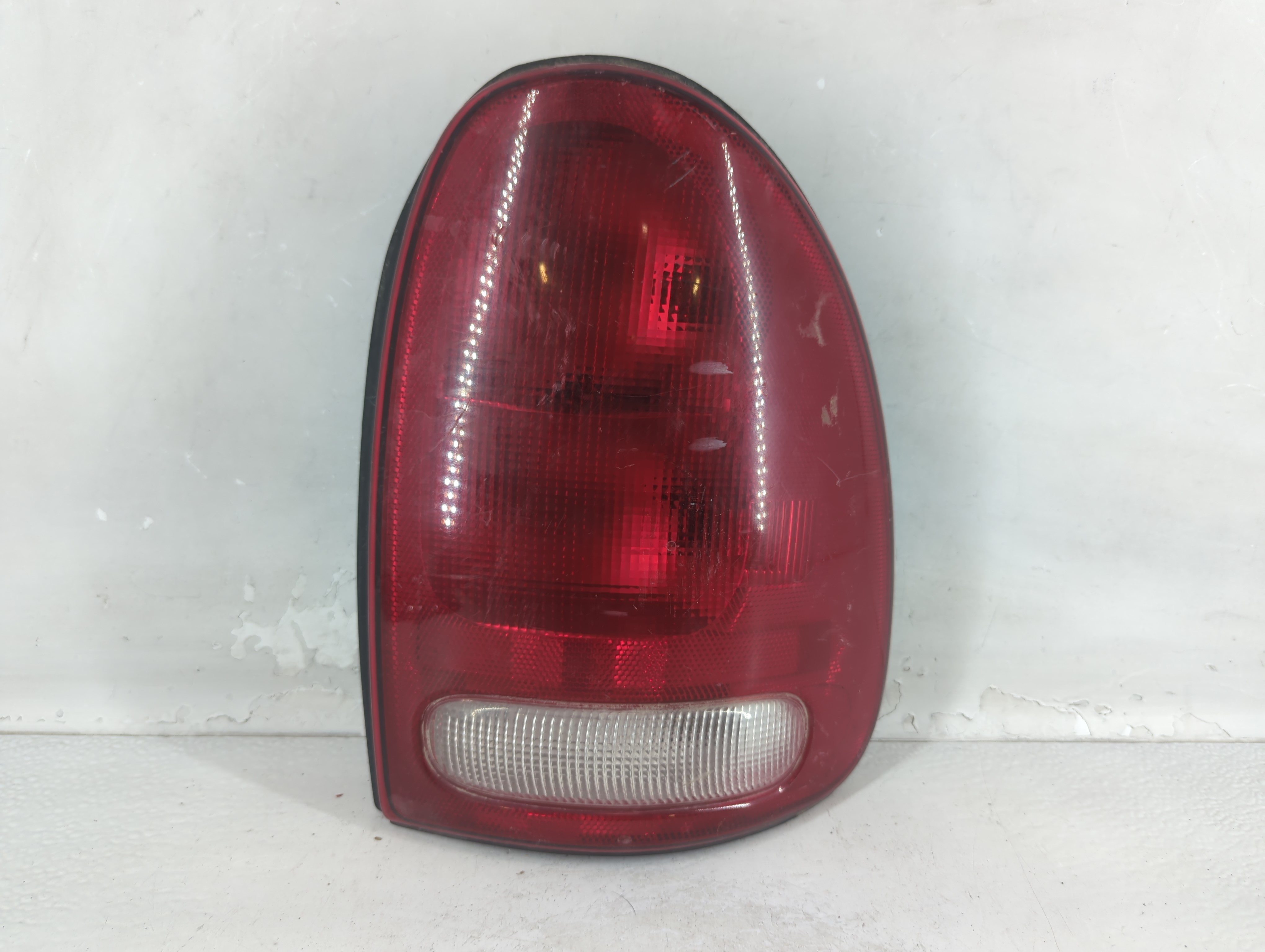 2000-2002 Dodge Neon Passenger Right Side Tail Light Taillight Oem 1049325 - Oemusedautoparts1.com