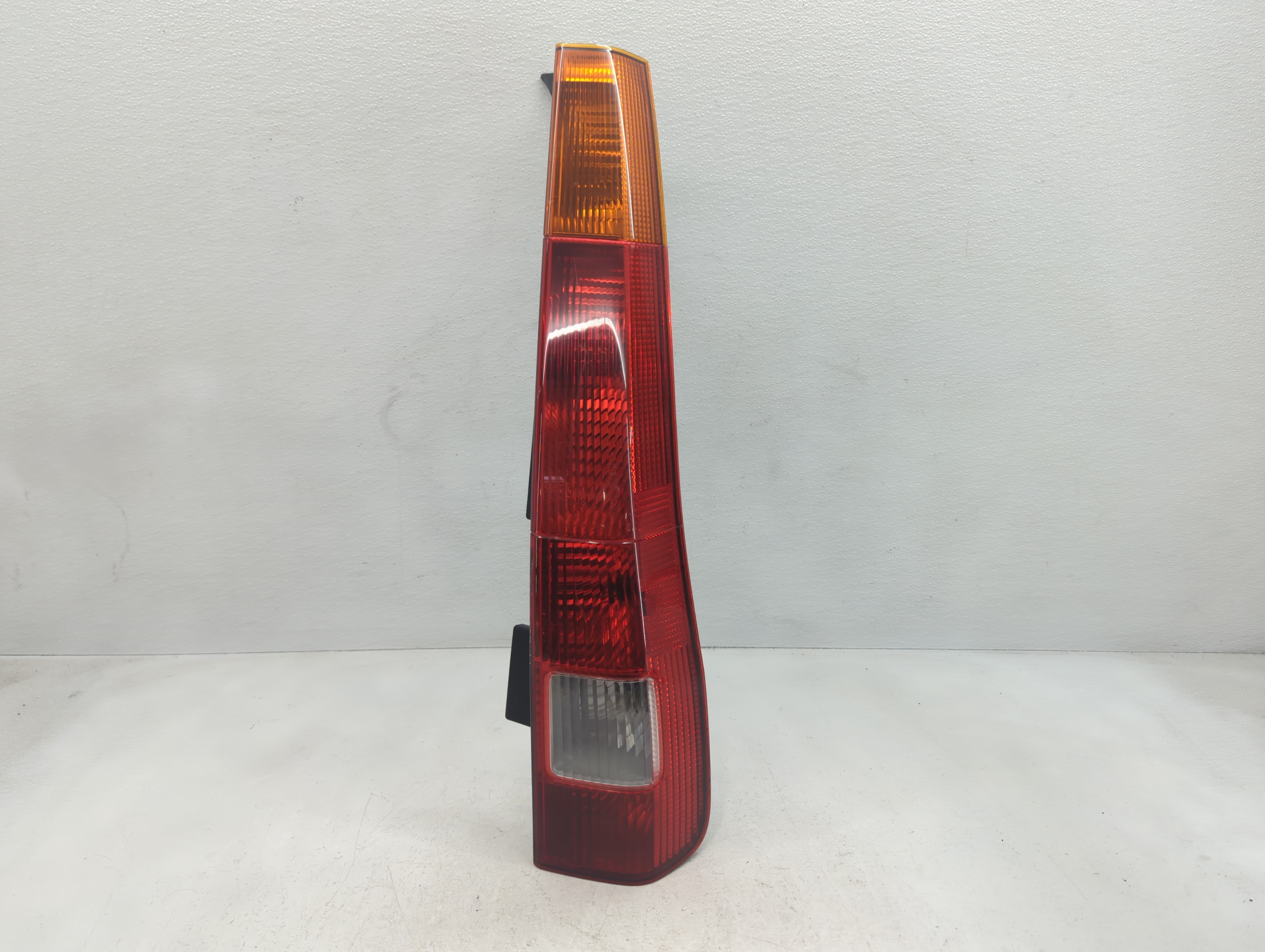 Picture of 2002-2004 Honda Cr-v Passenger Right Side Tail Light Taillight Oem 1049375