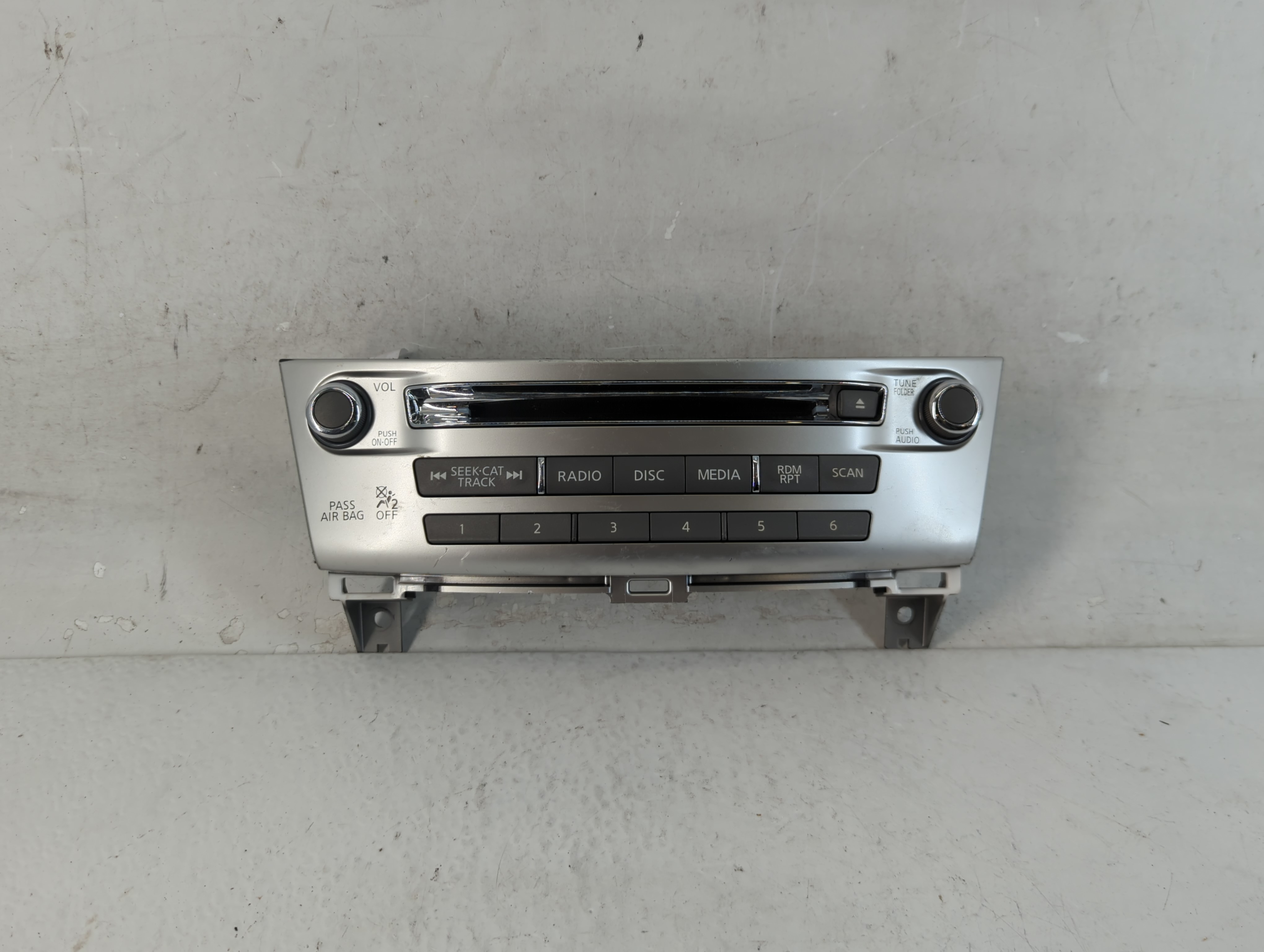 2017-2020 Infiniti Qx60 Am Fm Cd Player Radio Receiver 1049386 - Oemusedautoparts1.com