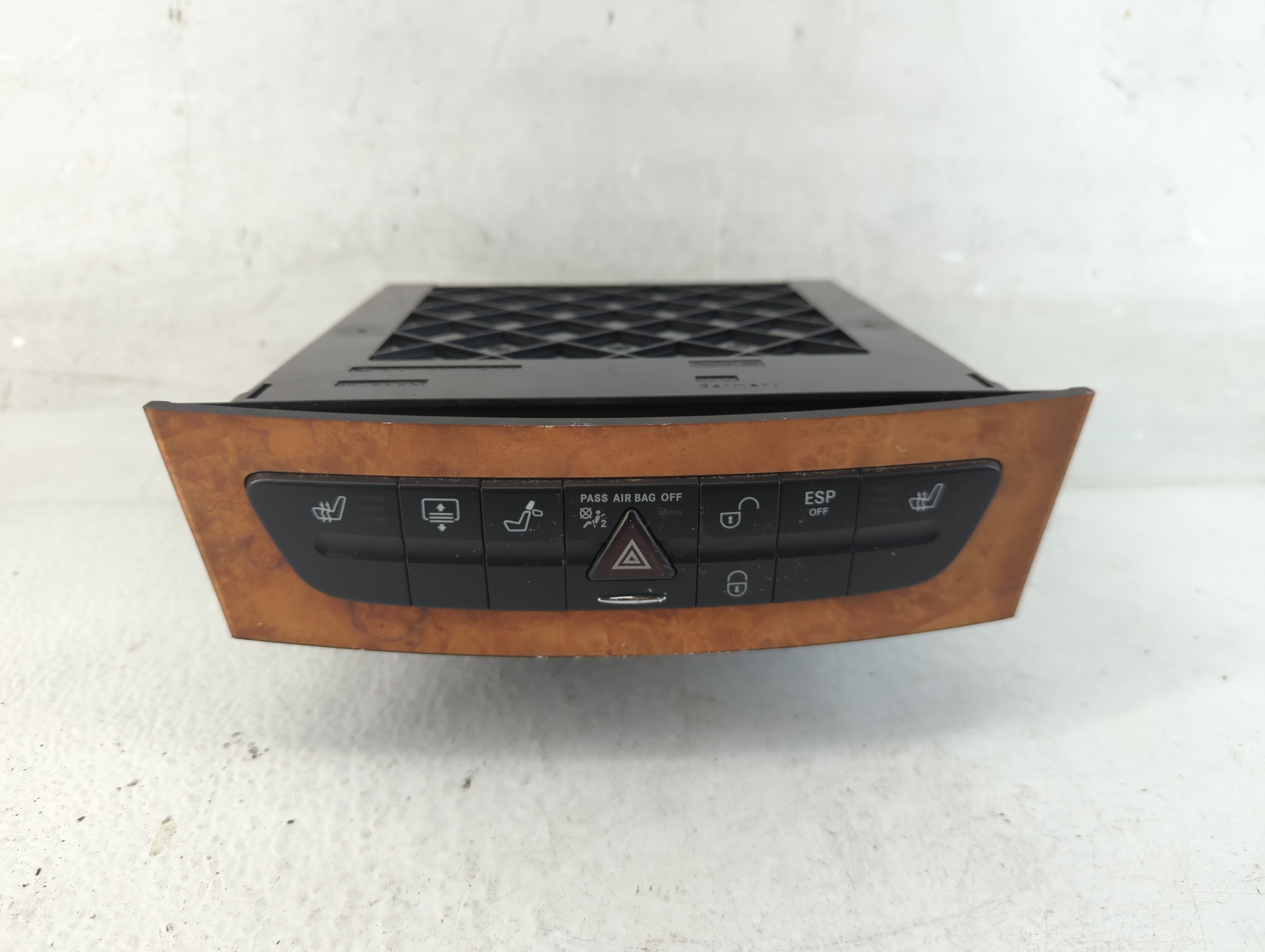 2007 Mercedes-benz E350 Am Fm Cd Player Radio Receiver 1049389 - Oemusedautoparts1.com