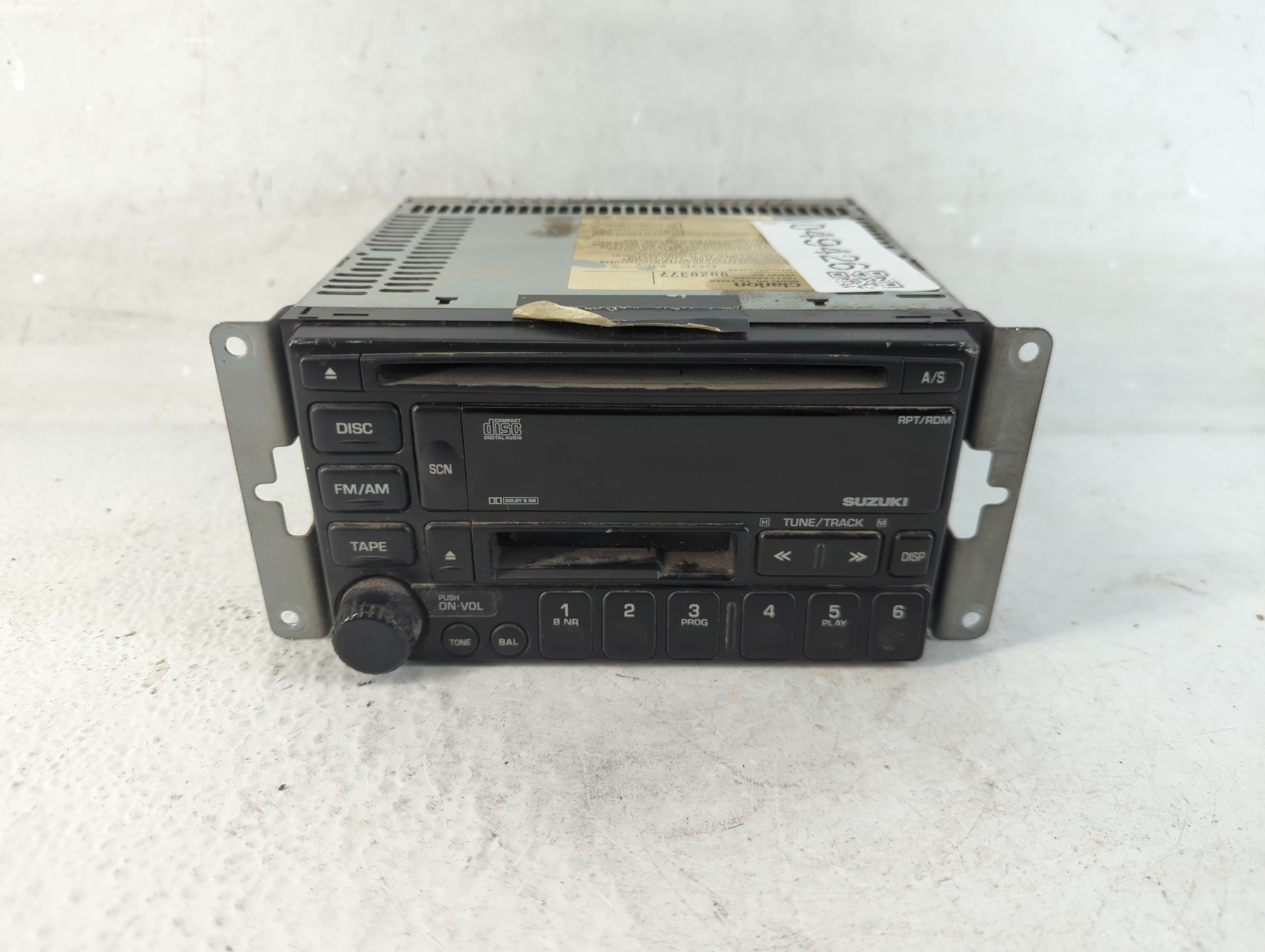 2001-2002 Suzuki Grand Vitara Am Fm Cd Player Radio Receiver 1049426 - Oemusedautoparts1.com