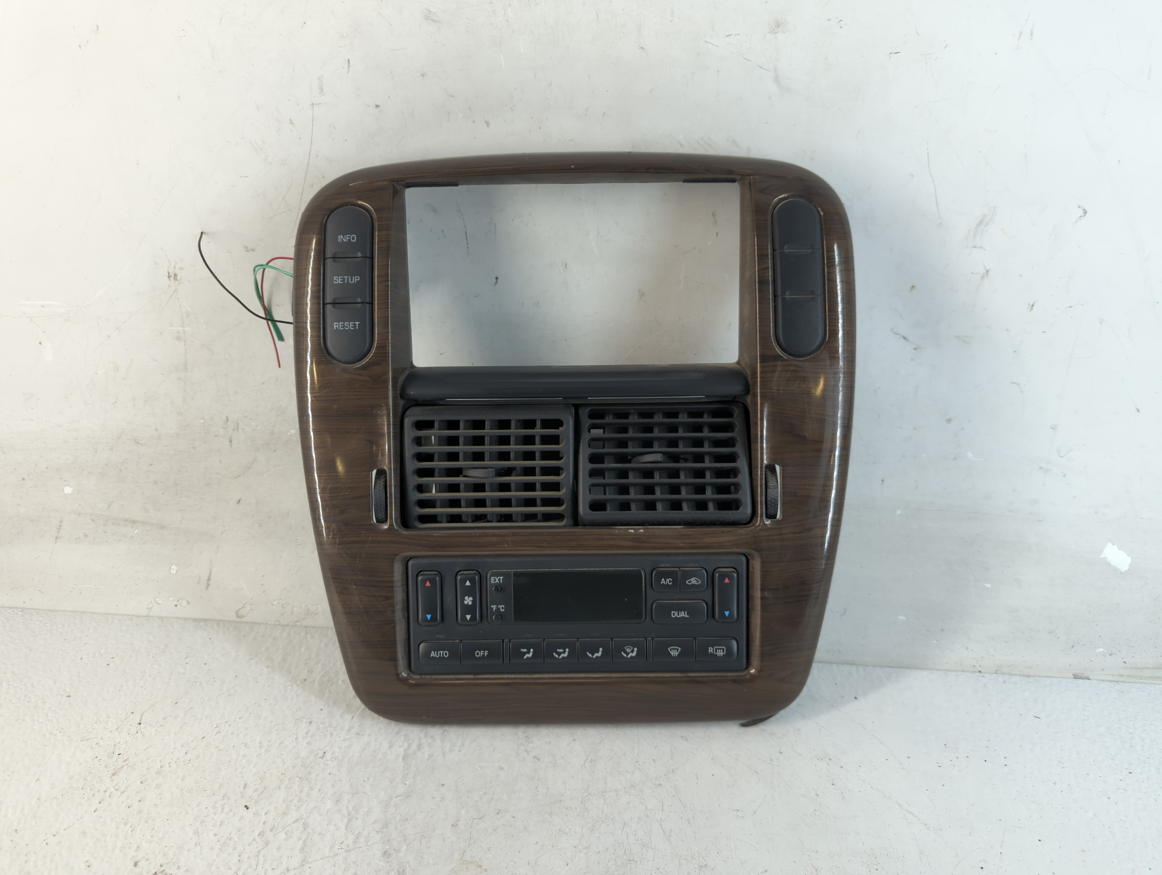 Ford Explorer Am Fm Cd Player Radio Receiver 1049441 - Oemusedautoparts1.com