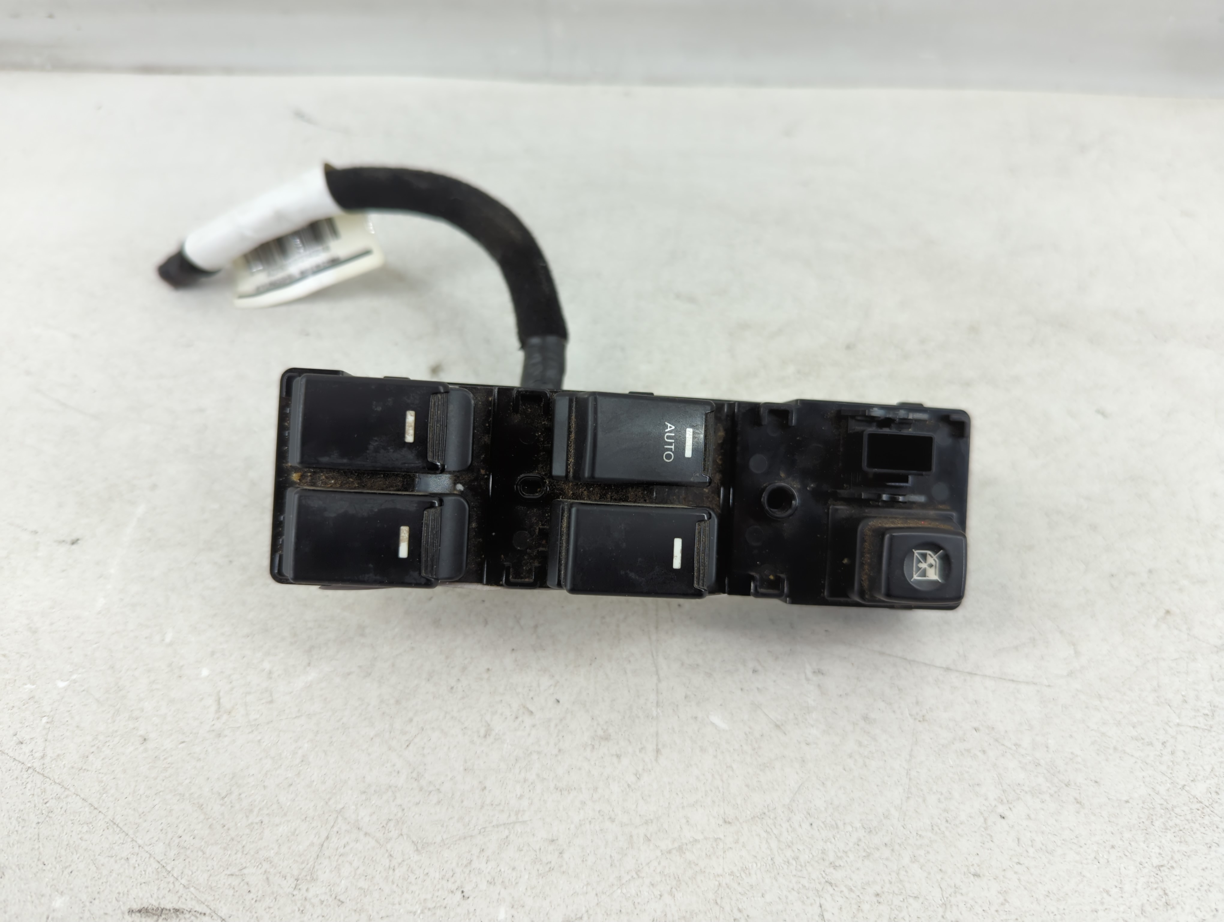 2011-2015 Kia Sorento Driver Left Door Master Power Window Switch 1049512 - Oemusedautoparts1.com