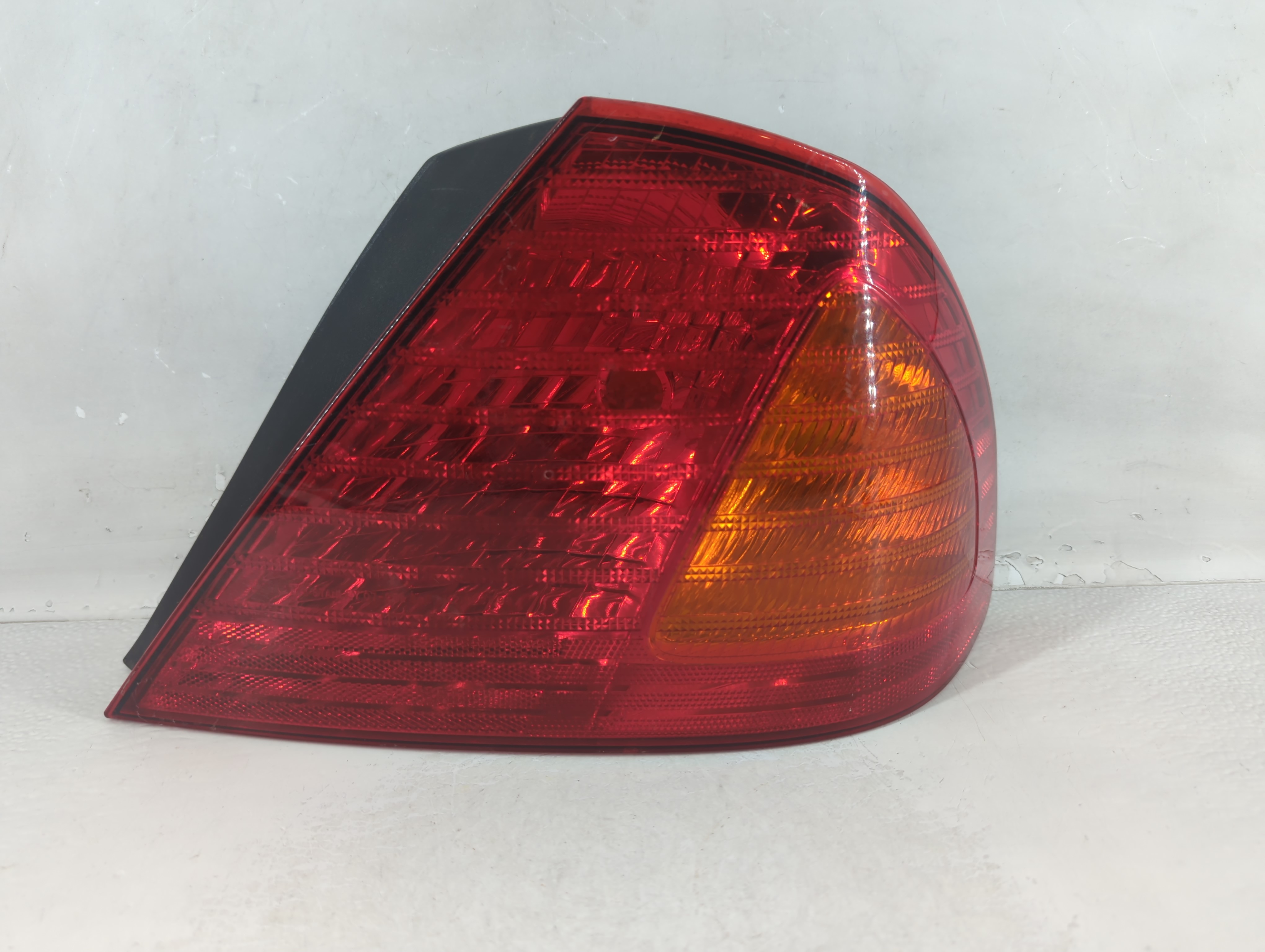 2000-2002 Toyota Avalon Passenger Right Side Tail Light Taillight Oem 1049518 - Oemusedautoparts1.com