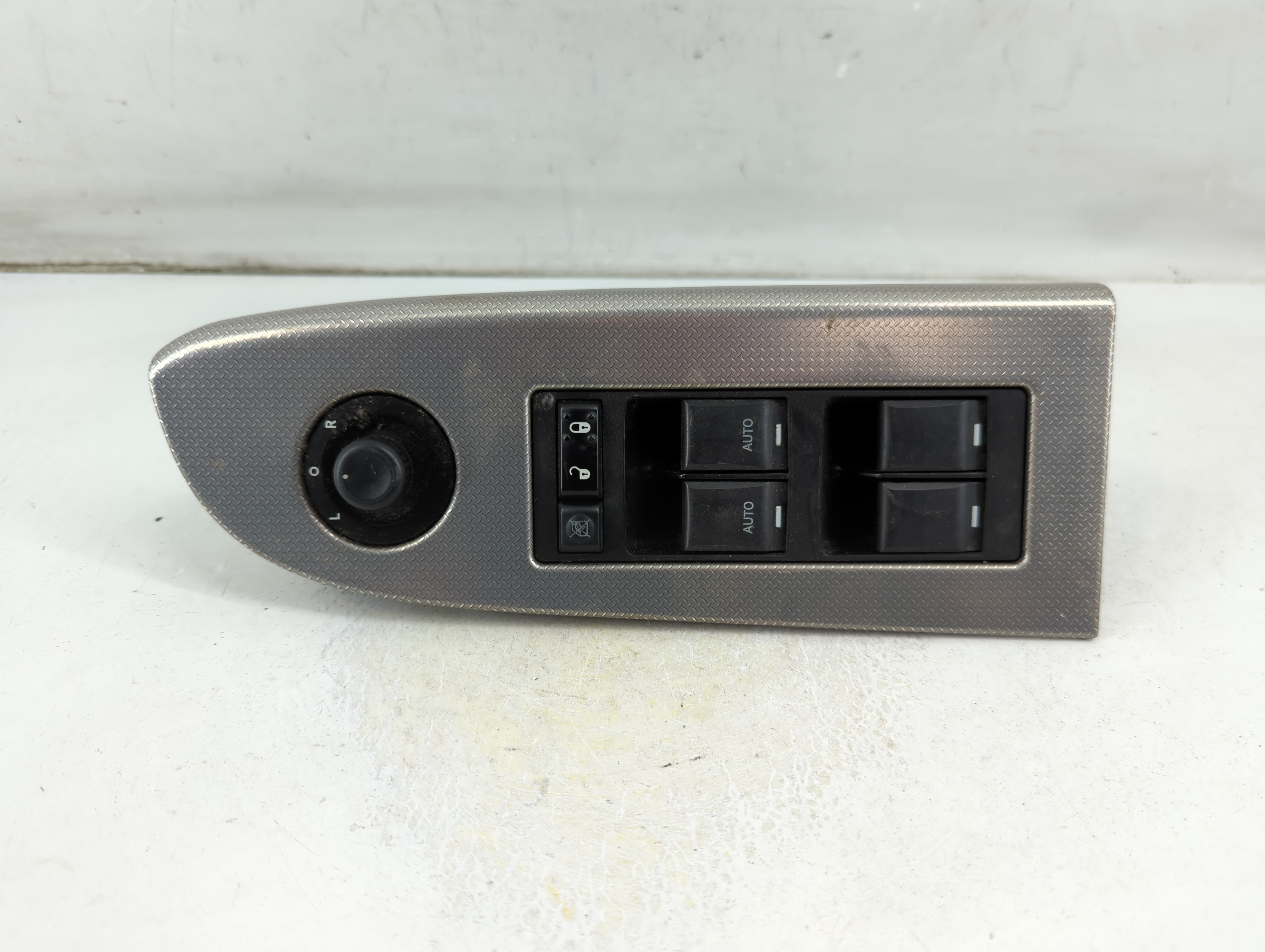 2006 Jeep Grand Cherokee Driver Left Door Master Power Window Switch 1049555 - Oemusedautoparts1.com