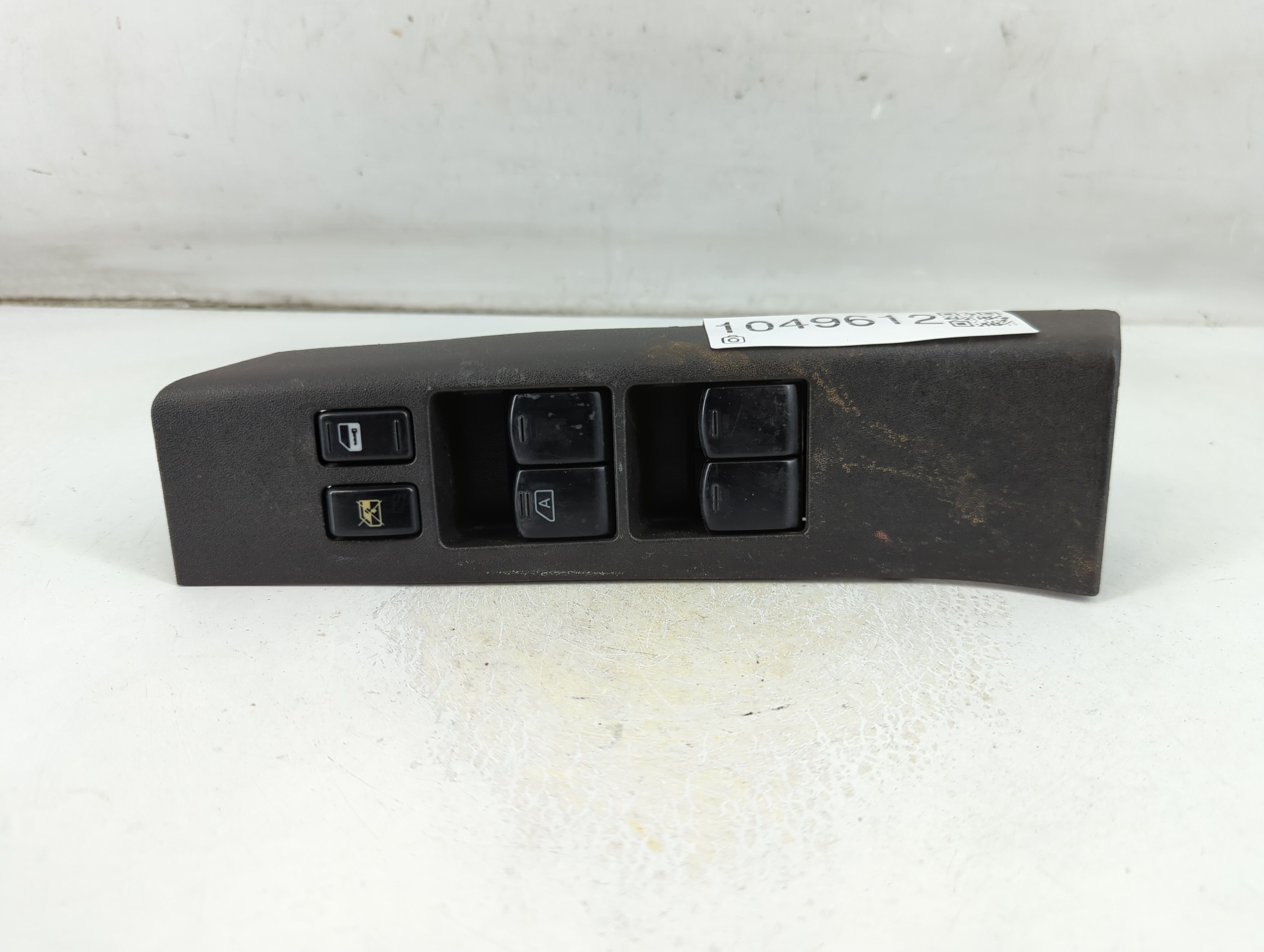2005-2006 Nissan Xterra Driver Left Door Master Power Window Switch 1049612 - Oemusedautoparts1.com