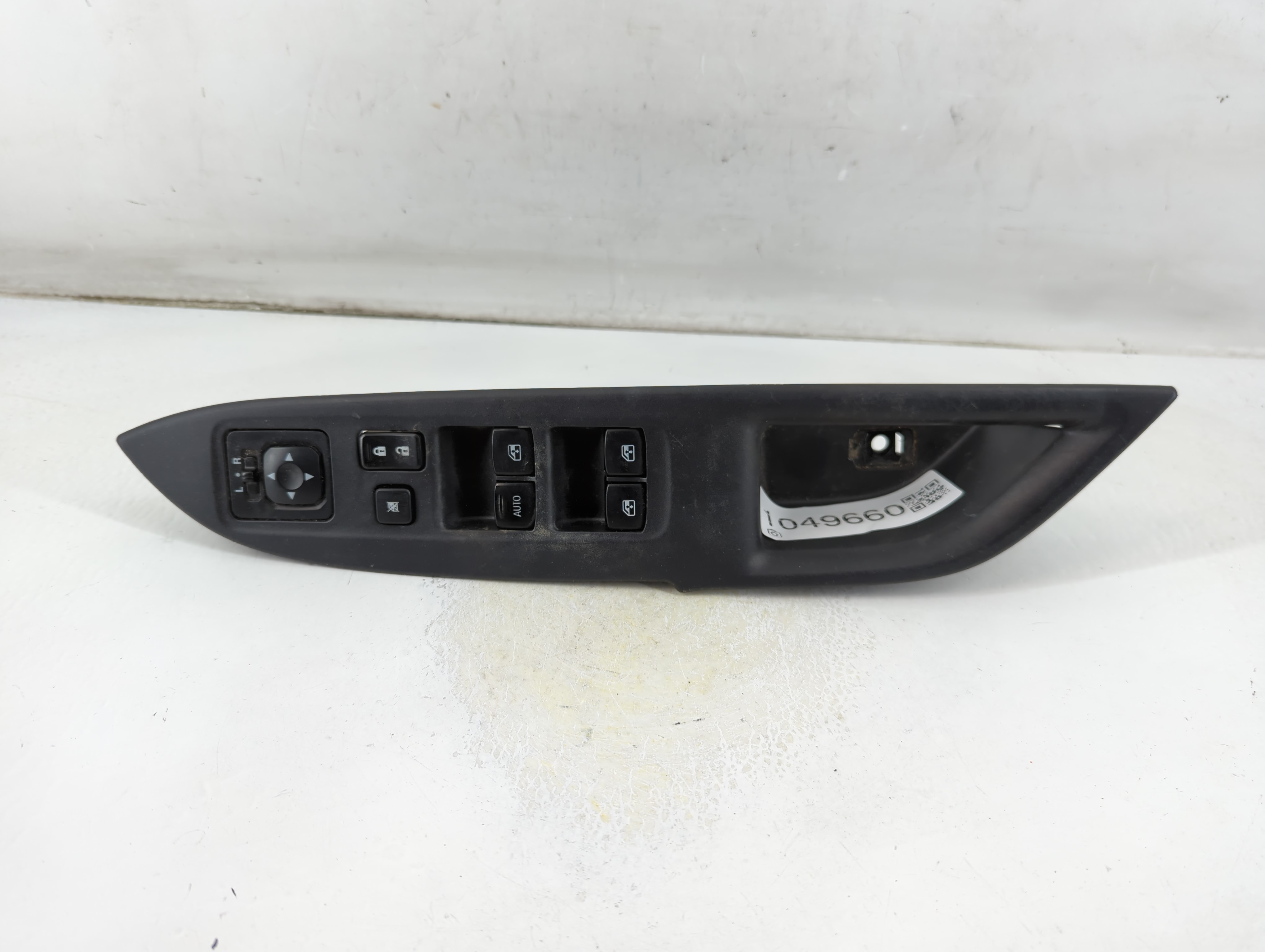 Picture of 2016 Mitsubishi Outlander Driver Left Door Master Power Window Switch 1049660