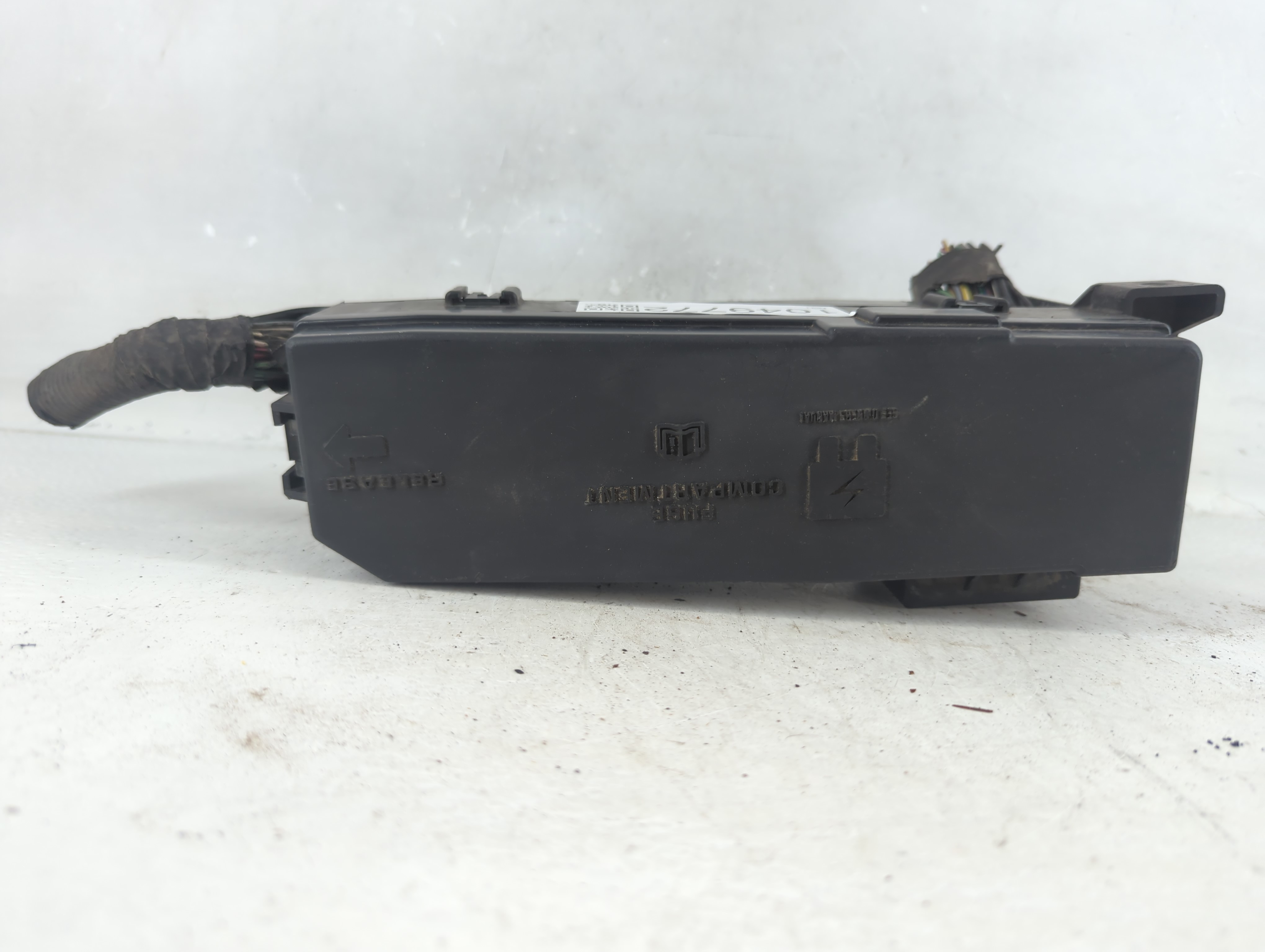 2005-2007 Ford Escape Fusebox Fuse Box Relay Module 2913566 1049772 - Oemusedautoparts1.com