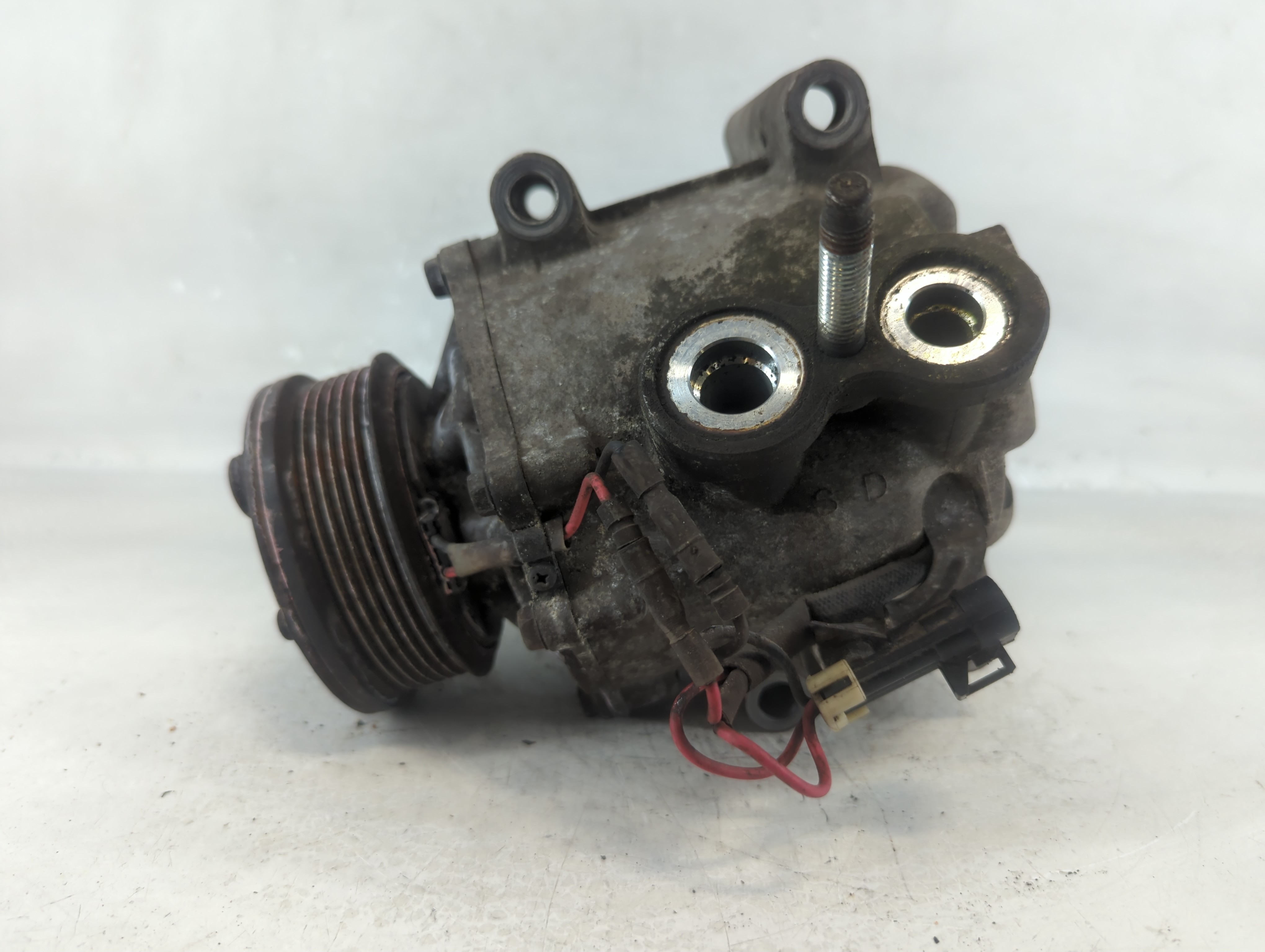 2002-2007 Gmc Envoy Air Conditioning A/c Ac Compressor Oem 1049780 - Oemusedautoparts1.com
