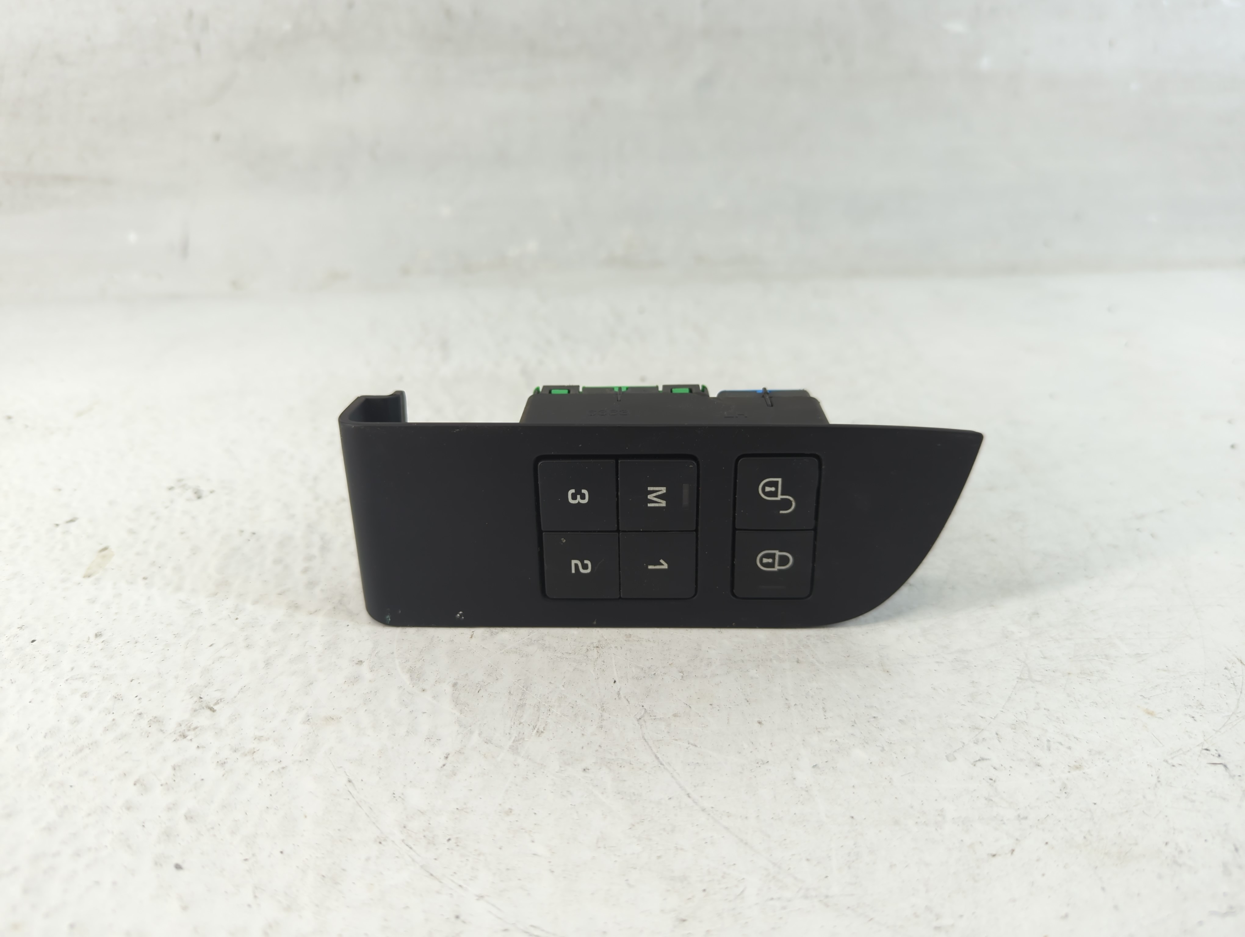2016 Land Rover Range Rover Driver Left Door Master Power Window Switch 1049800 - Oemusedautoparts1.com