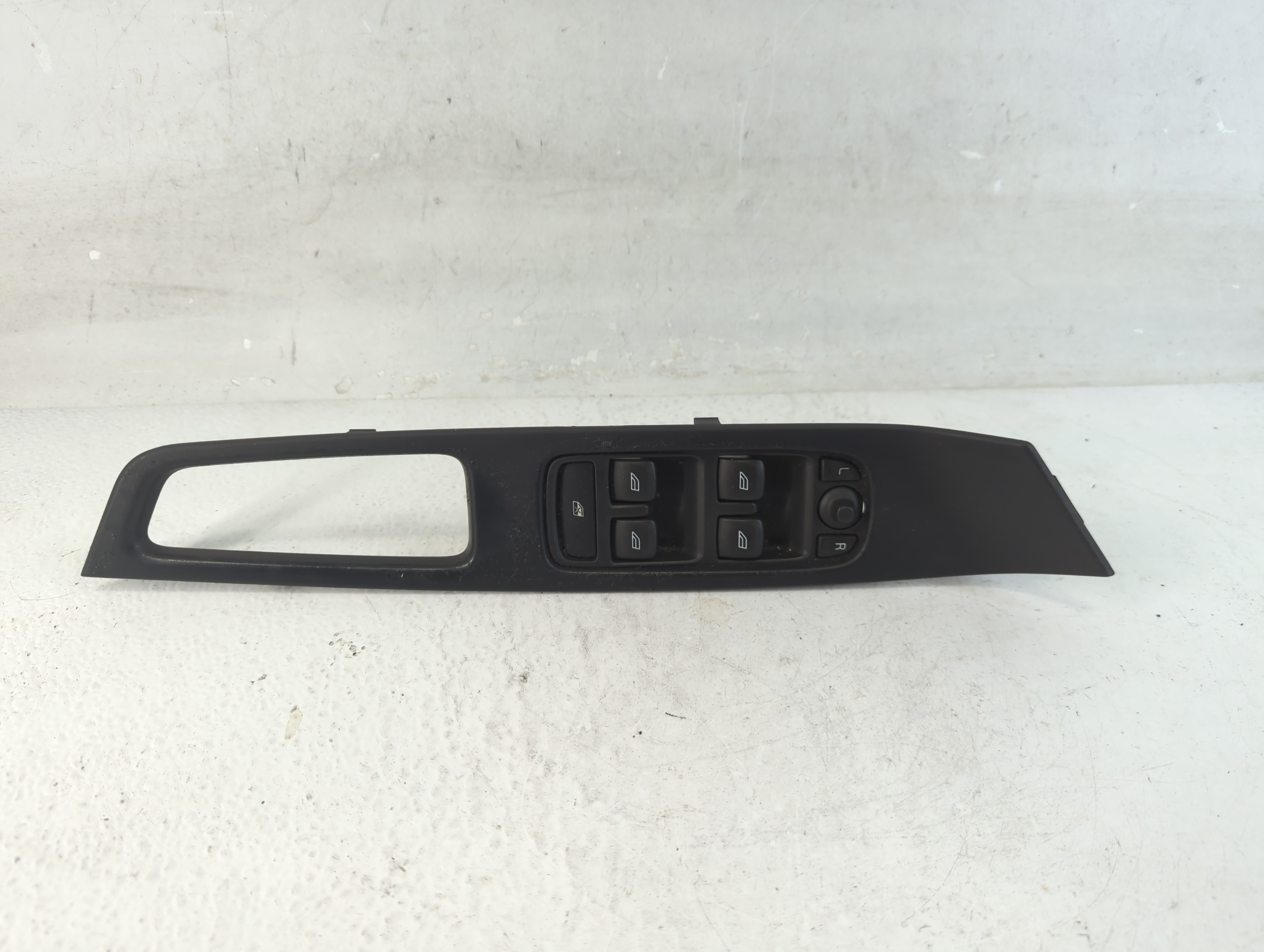 2014-2018 Volvo S60 Driver Left Door Master Power Window Switch 31343101 1049801 - Oemusedautoparts1.com