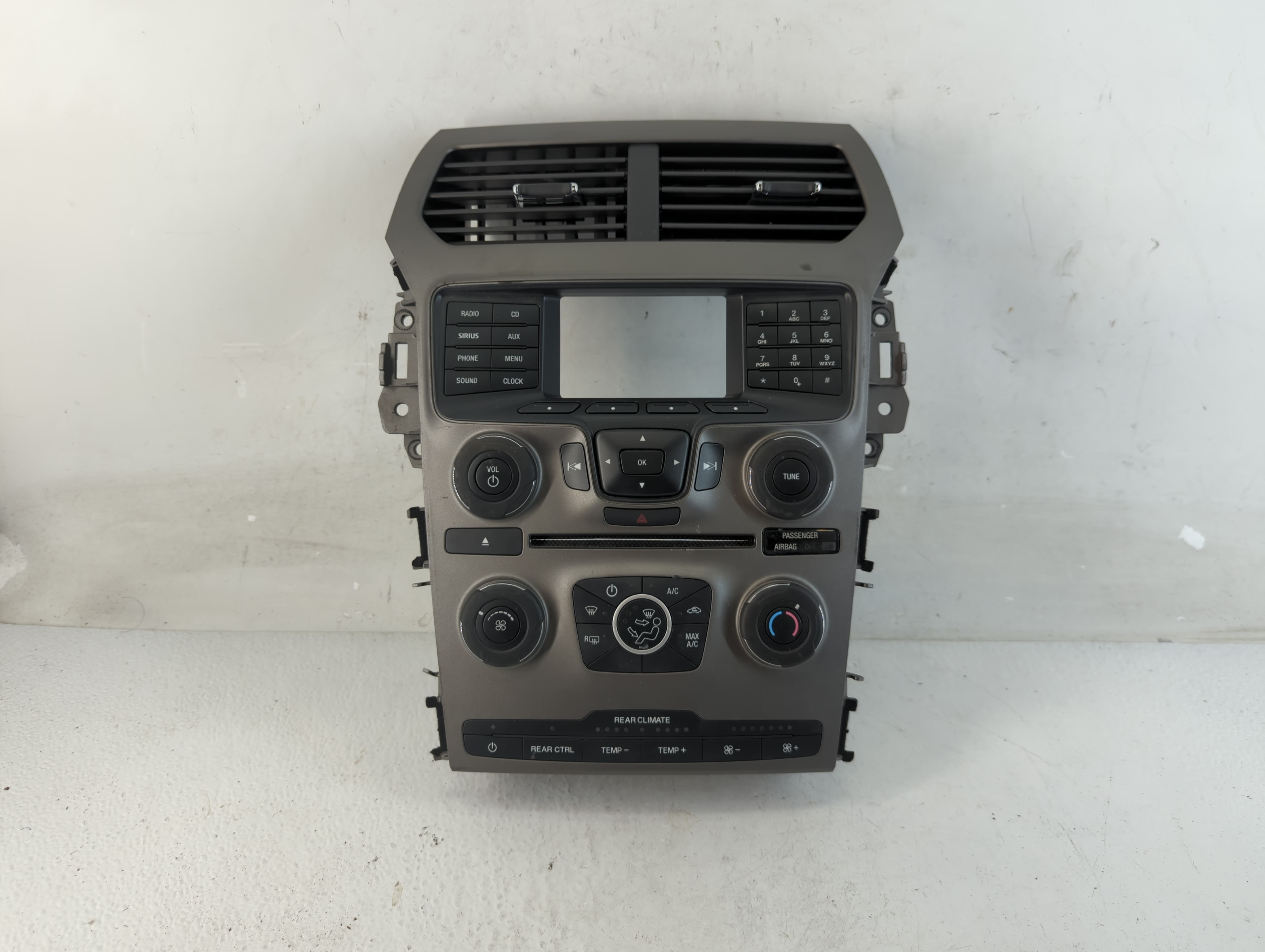 2011-2013 Ford Explorer Am Fm Cd Player Radio Receiver 1049821 - Oemusedautoparts1.com