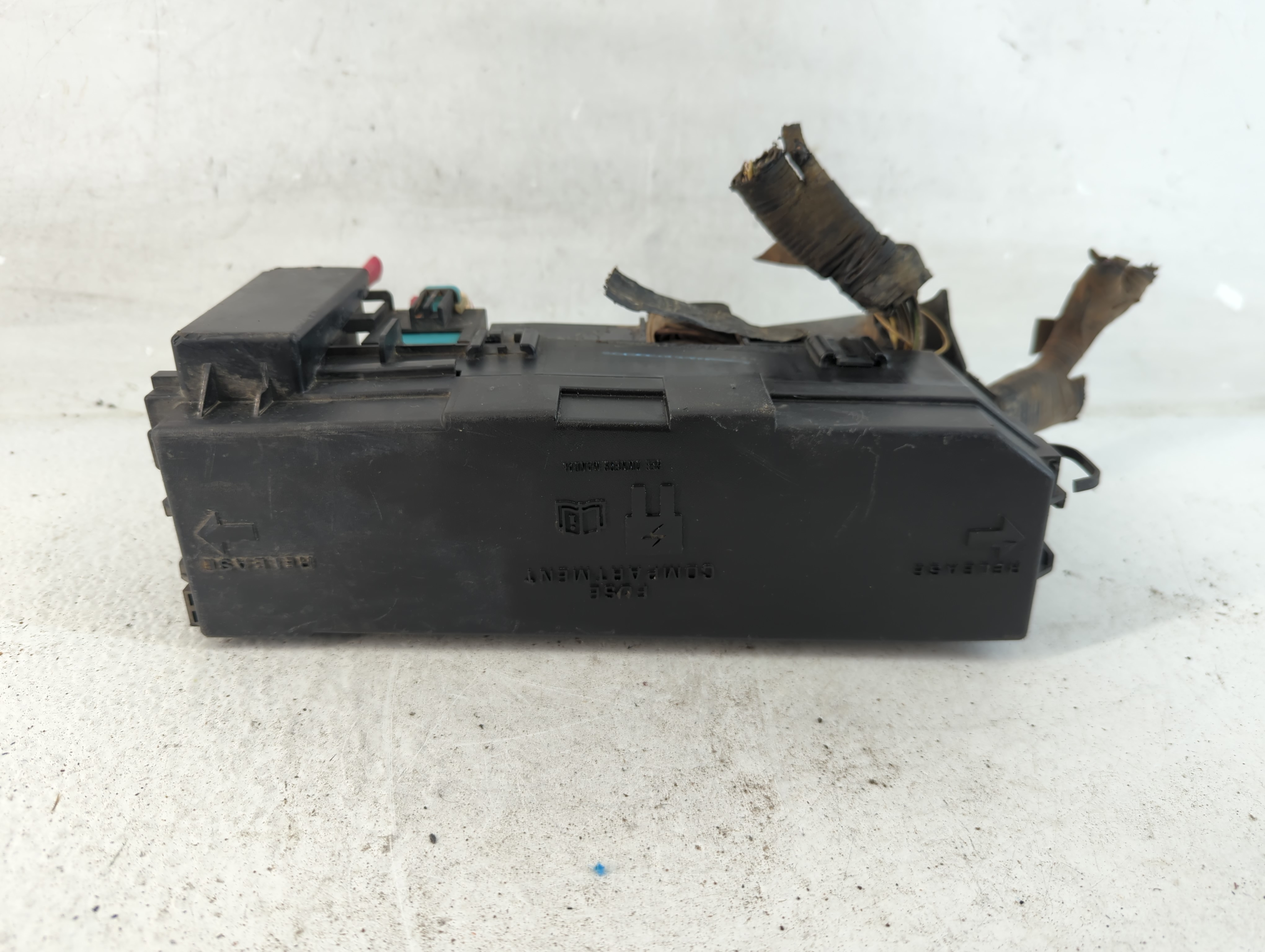 Picture of 2008-2011 Ford Focus Fusebox Fuse Box Relay Module 8s4t-14a003-bb 1049857