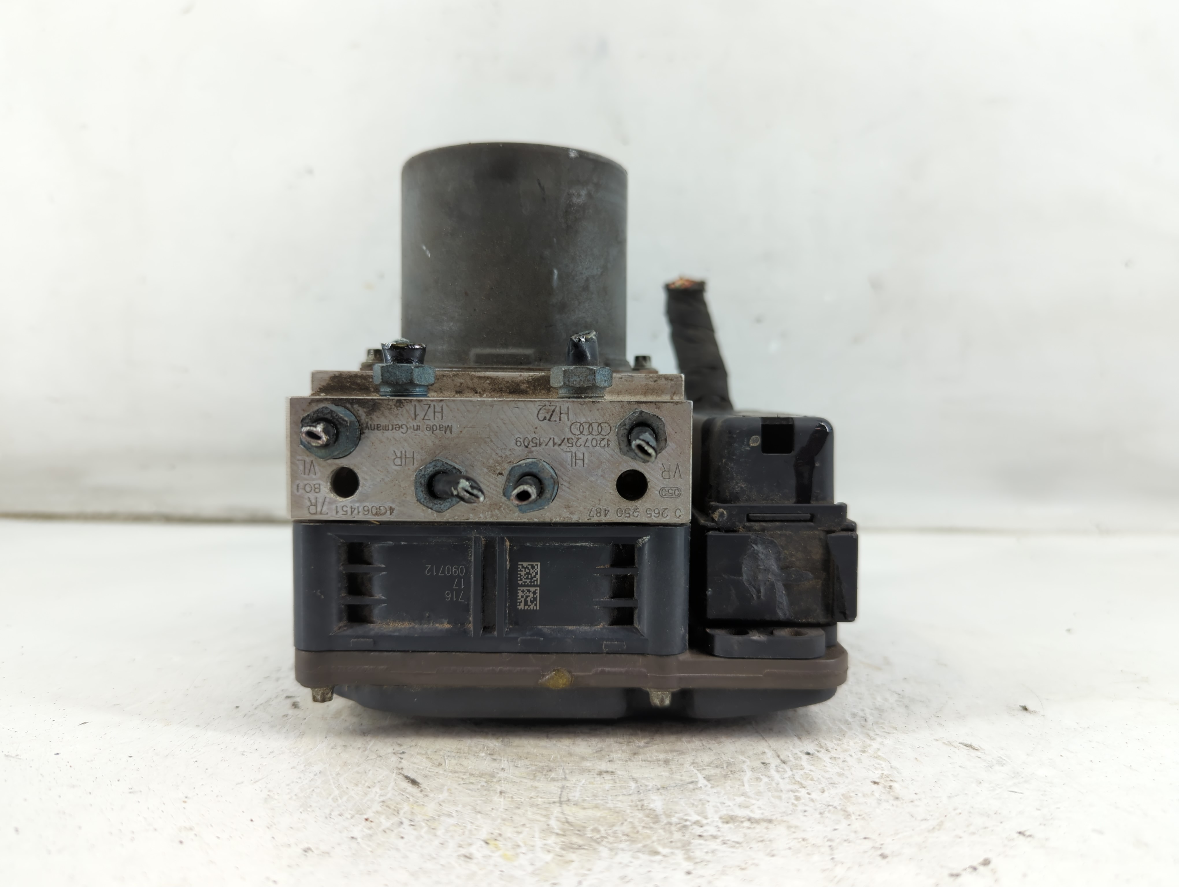 2012-2013 Audi A6 Abs Pump Control Module 1049899 - Oemusedautoparts1.com