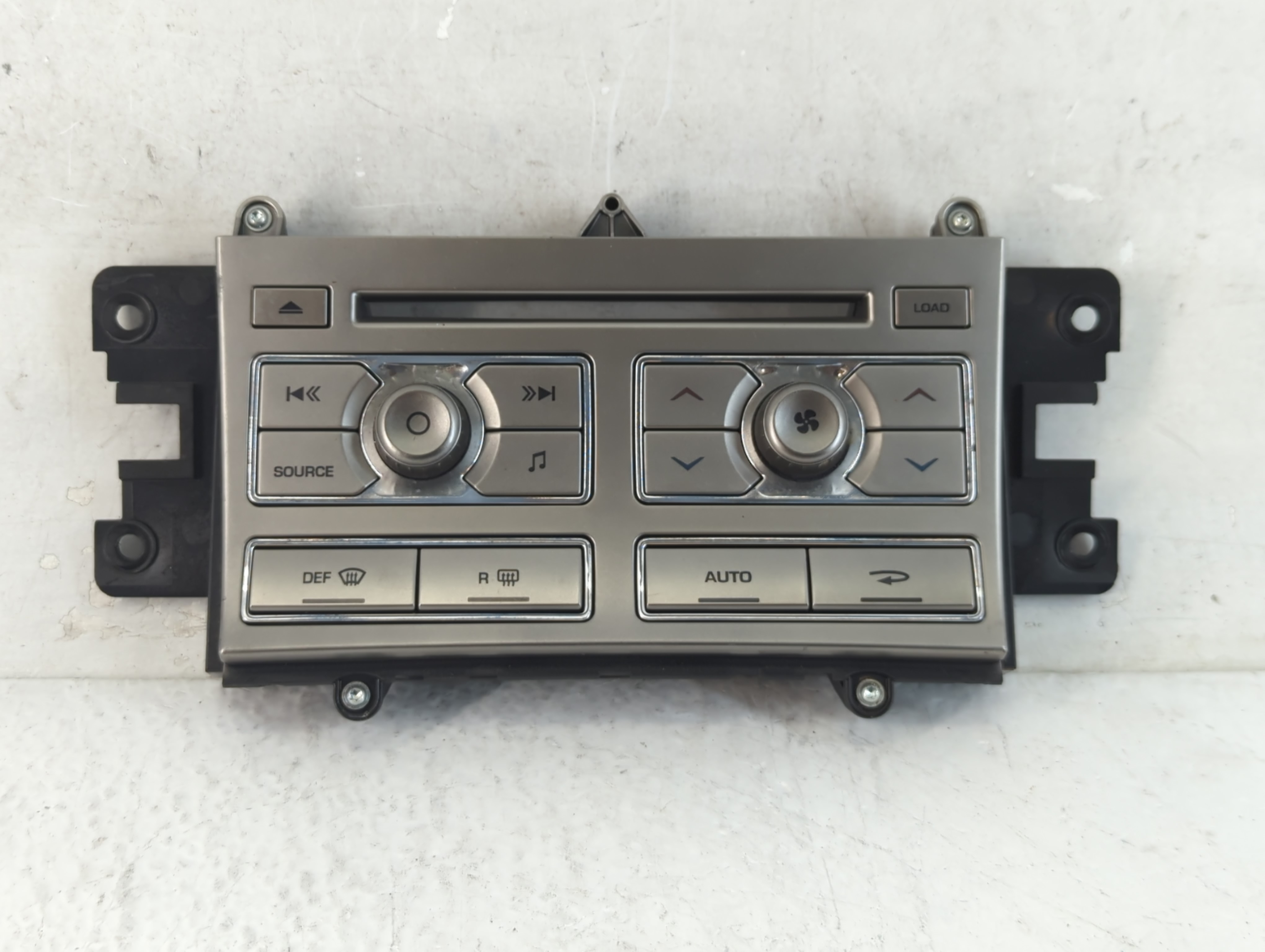 Picture of 2009-2011 Jaguar Xf Am Fm Cd Player Radio Receiver 1049925