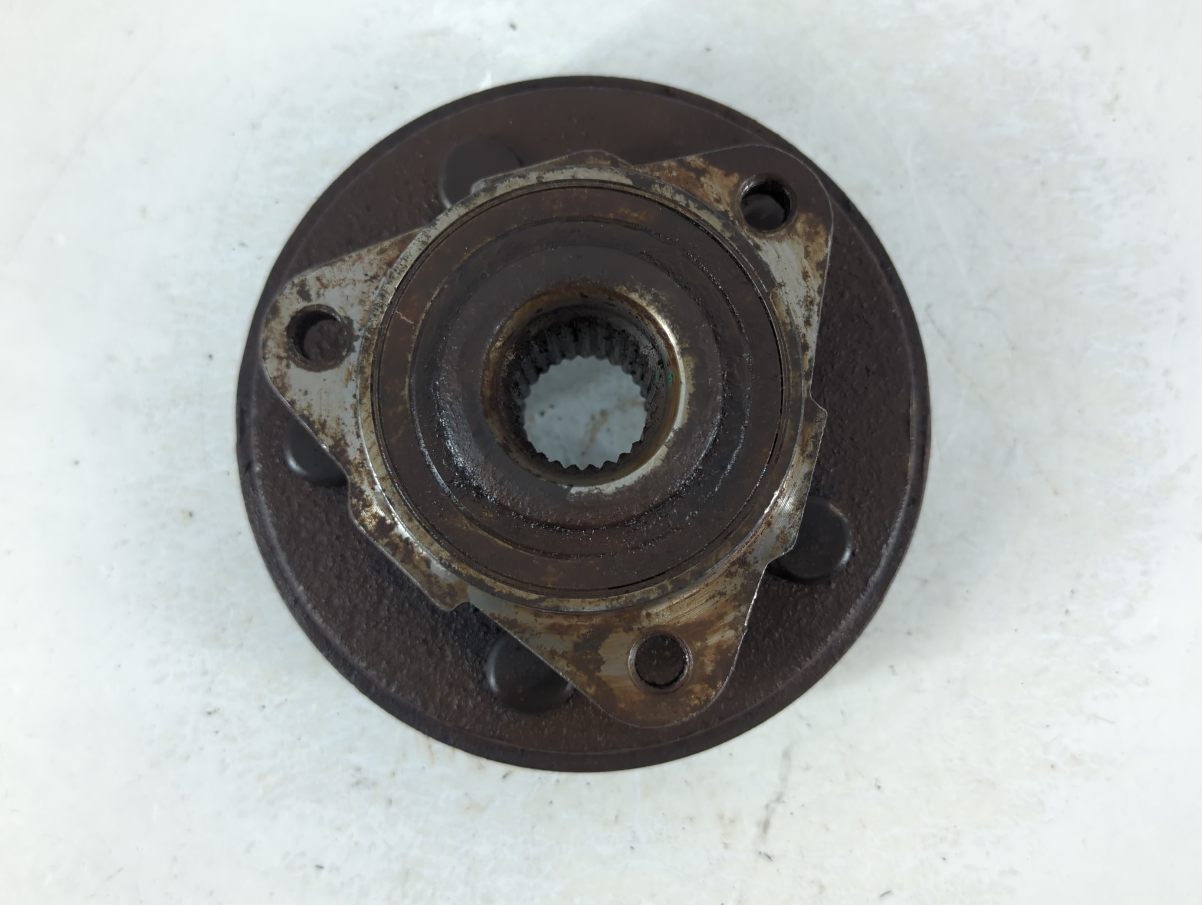 2002-2005 Ford Explorer Driver Front Wheel Hub Oem 1049940 - Oemusedautoparts1.com