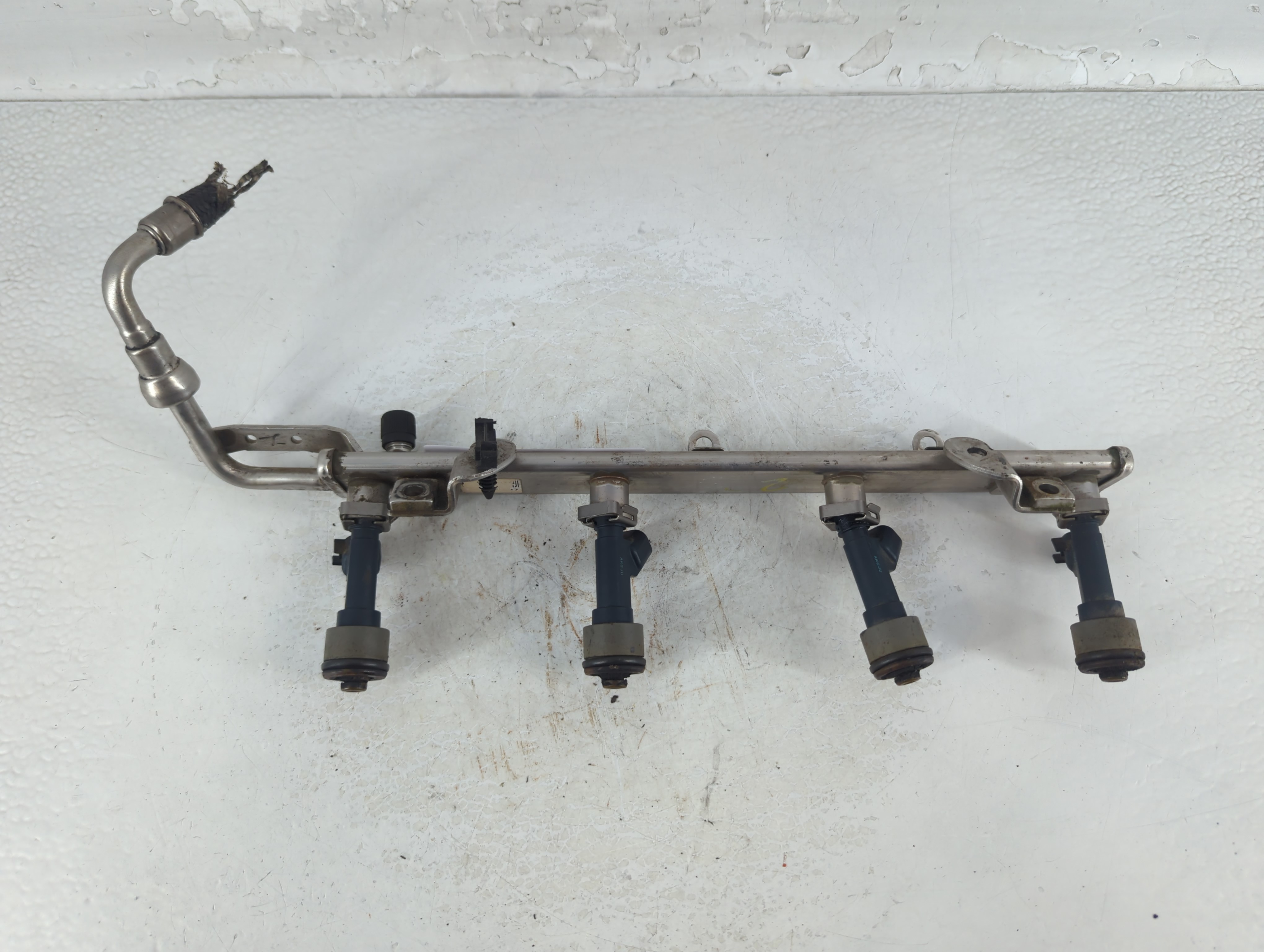 2011 Ford Taurus Fuel Injectors 1049941 - Oemusedautoparts1.com