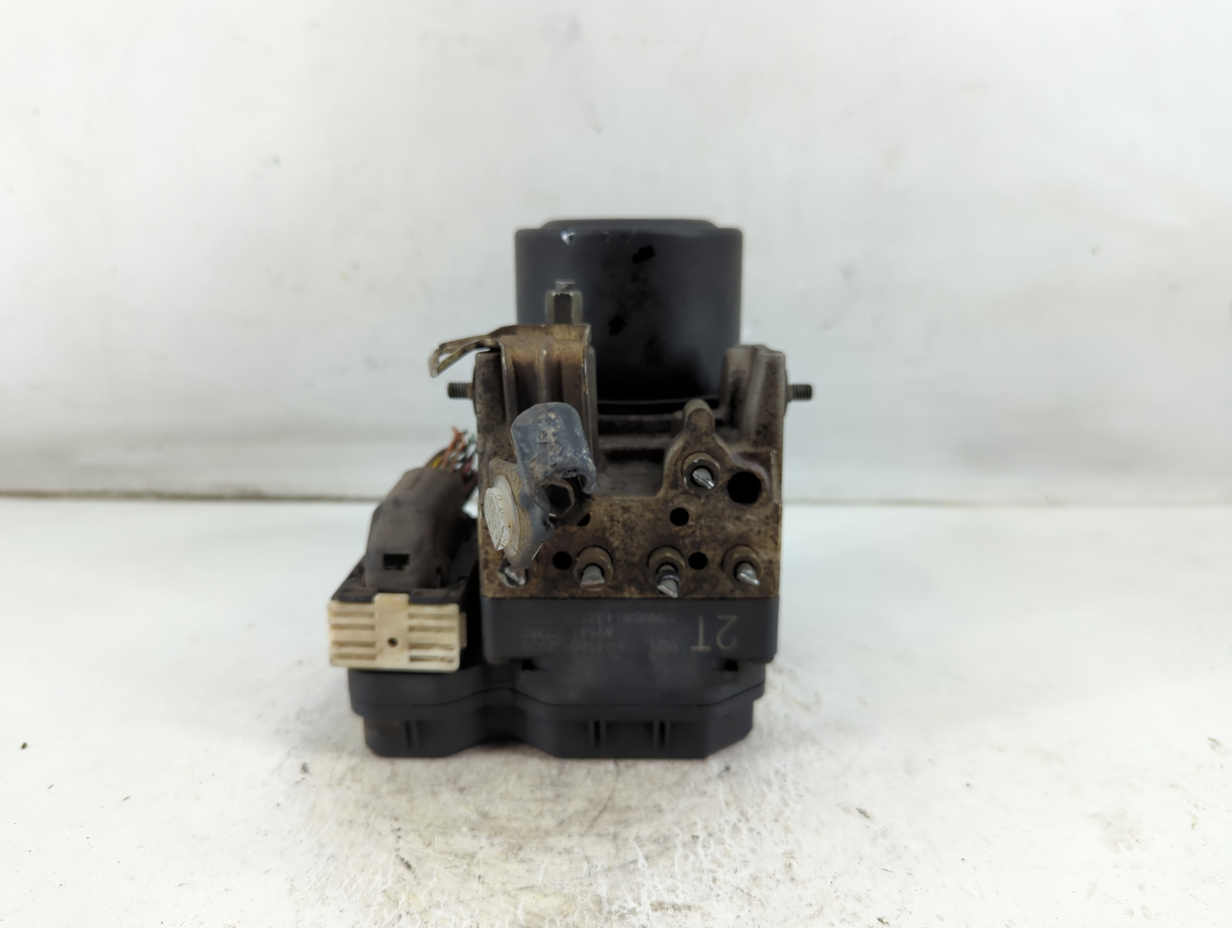2004-2005 Scion Xb Abs Pump Control Module 1050012 - Oemusedautoparts1.com