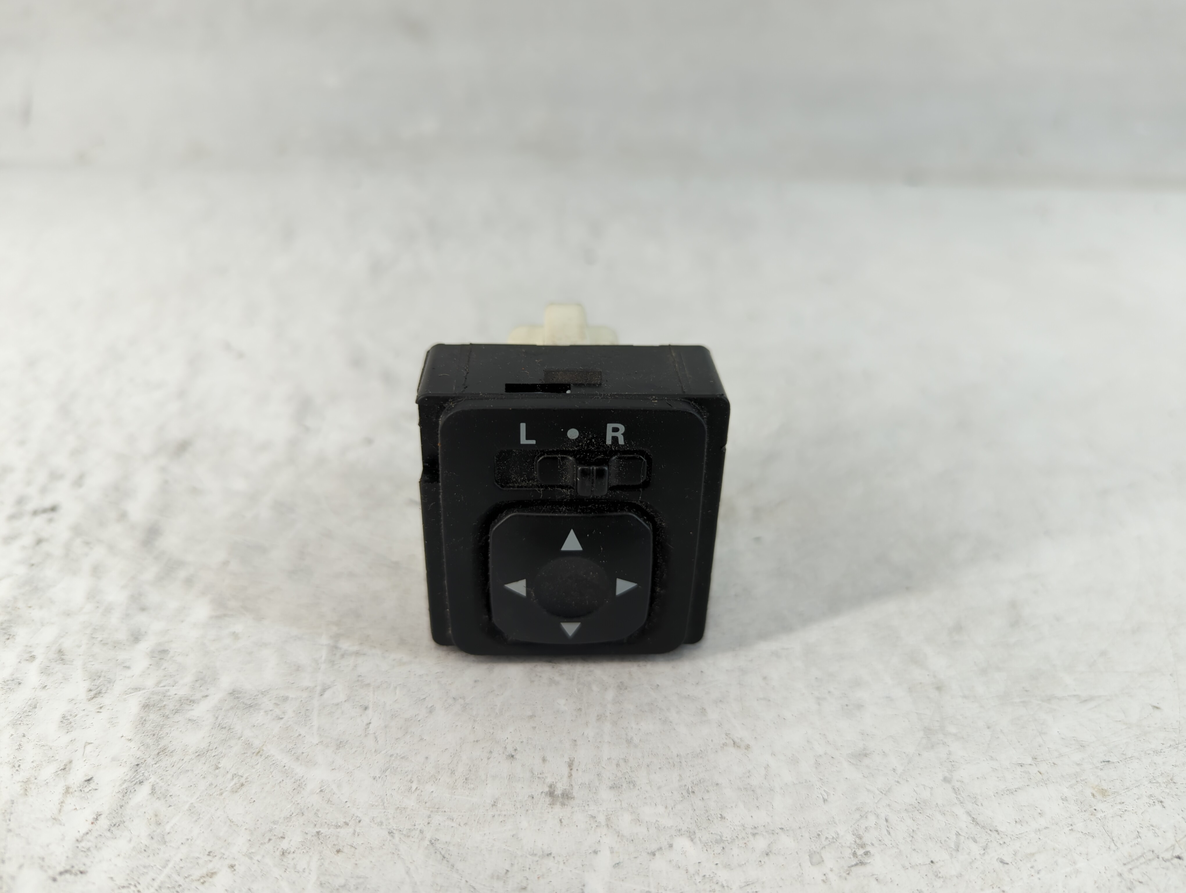 2007 Mitsubishi Outlander Driver Left Door Master Power Window Switch 1050046 - Oemusedautoparts1.com