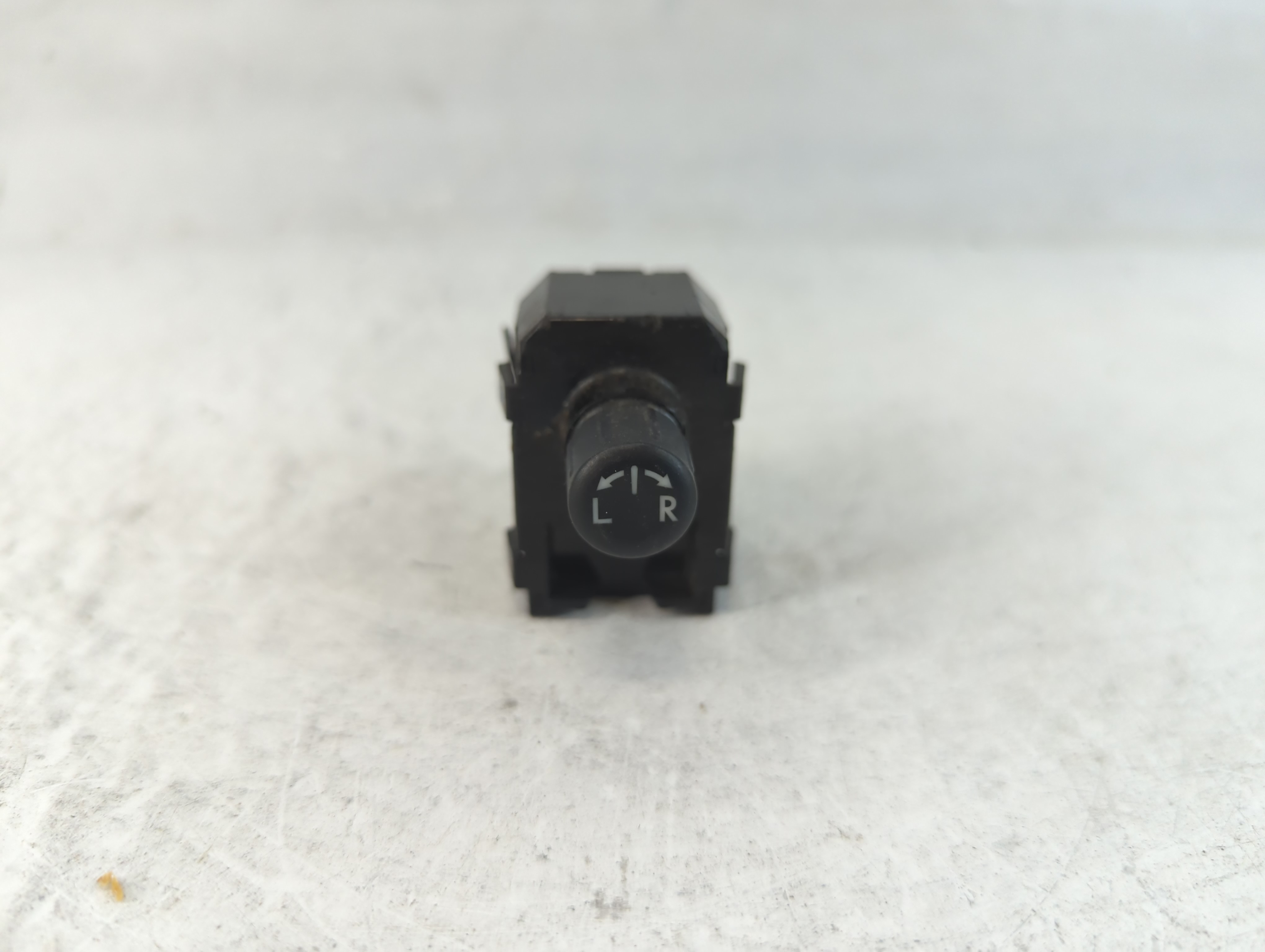 Subaru Forester Driver Left Door Master Power Window Switch 83061fj010 1050049 - Oemusedautoparts1.com