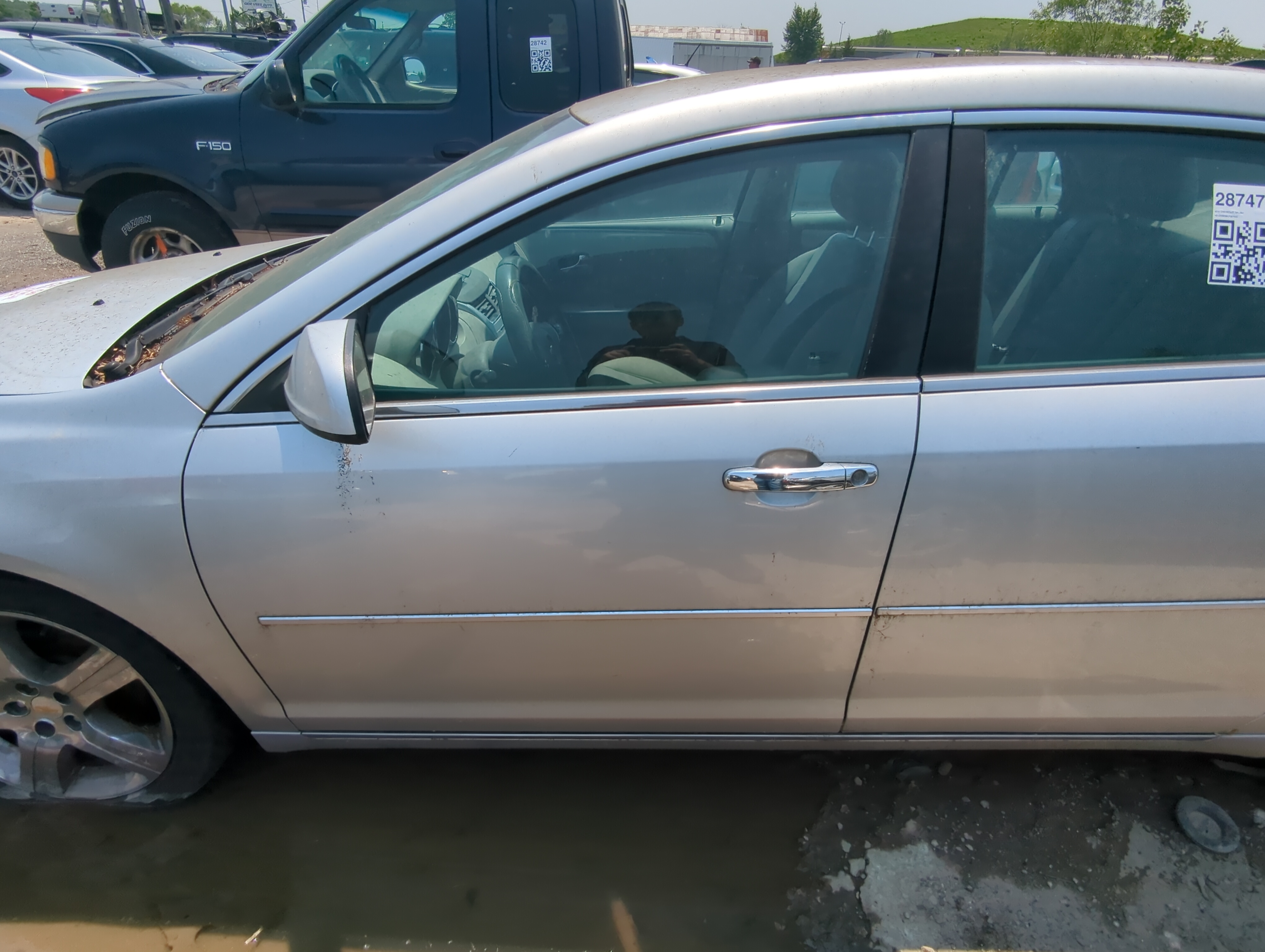 Picture of 2008-2012 Chevrolet Malibu Driver Front Door Oem 1050240