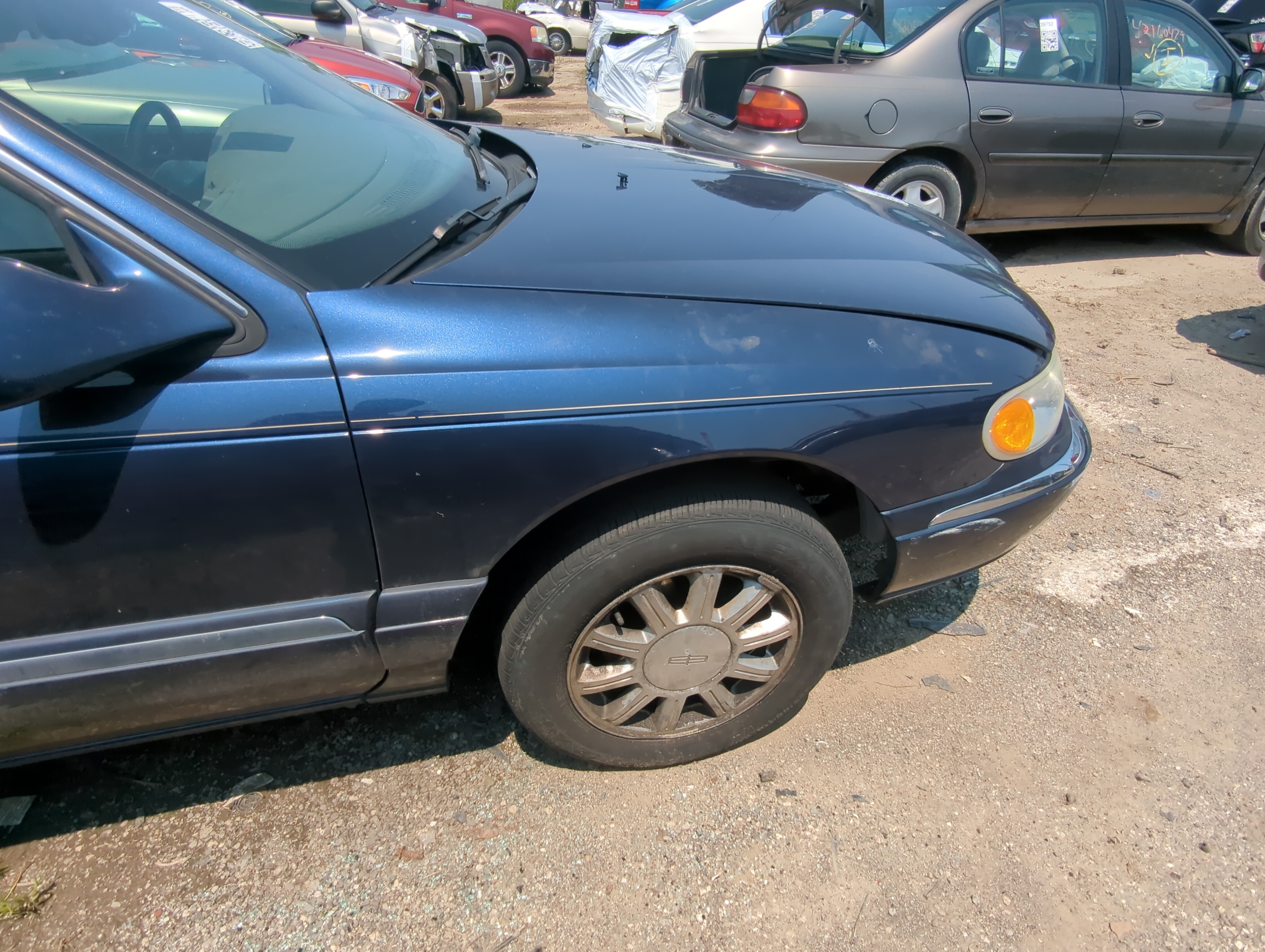 Picture of 2002 Lincoln Continental Passenger Fender 1050427