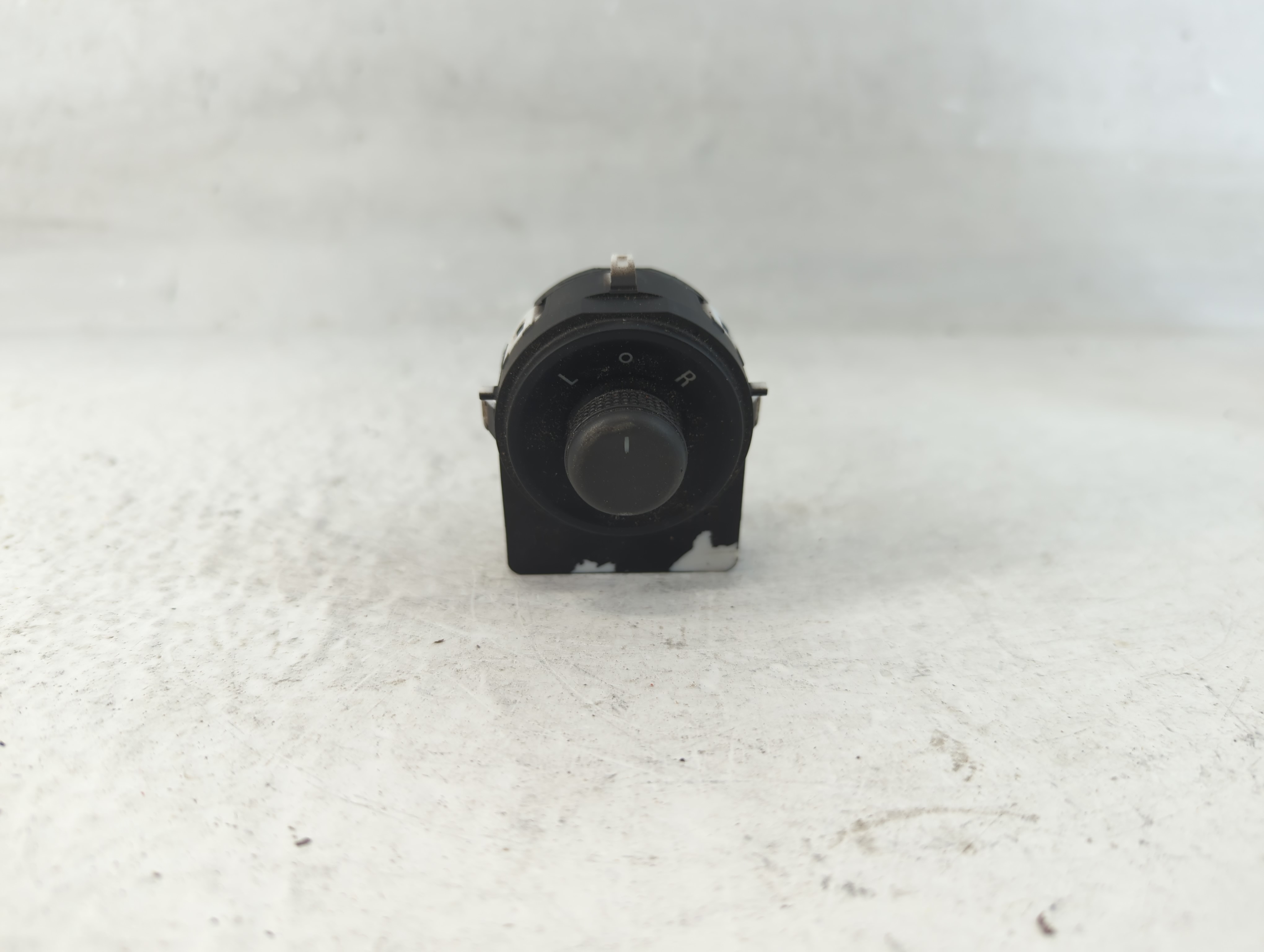 2011-2016 Chevrolet Cruze Driver Left Door Master Power Window Switch 1050455 - Oemusedautoparts1.com