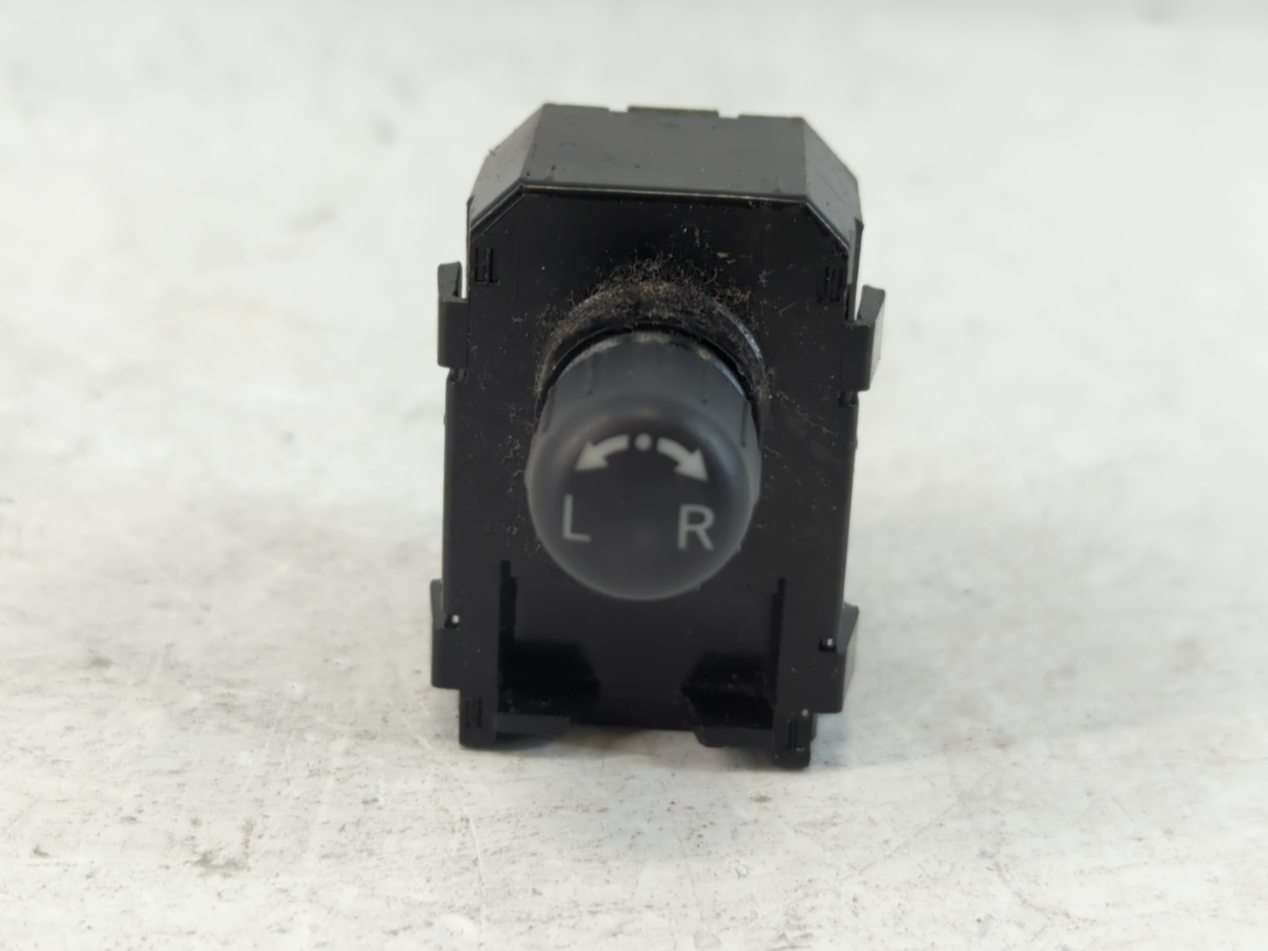 2009-2014 Nissan Murano Driver Left Door Master Power Window Switch 1050464 - Oemusedautoparts1.com