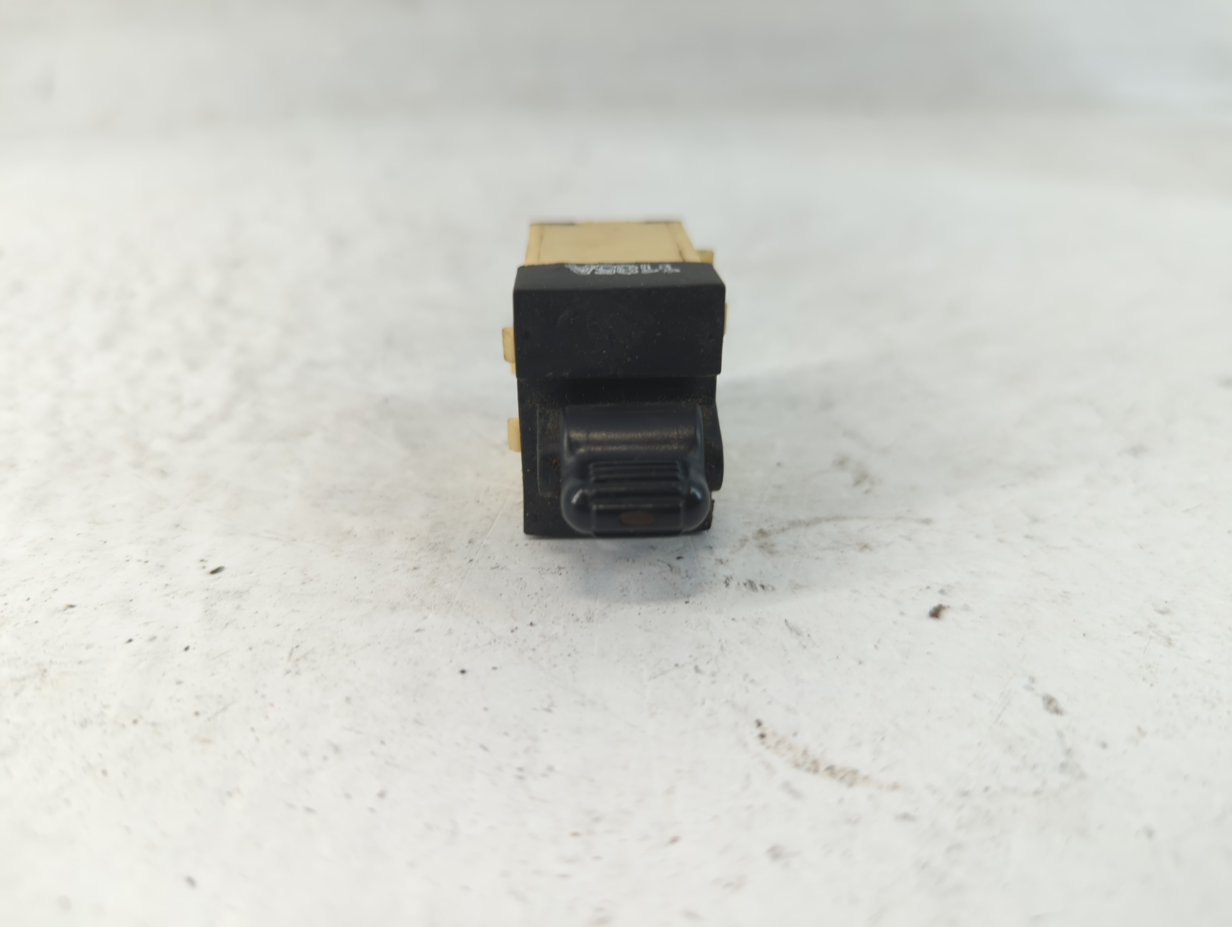 2004-2007 Jeep Liberty Driver Left Door Master Power Window Switch 1050466 - Oemusedautoparts1.com