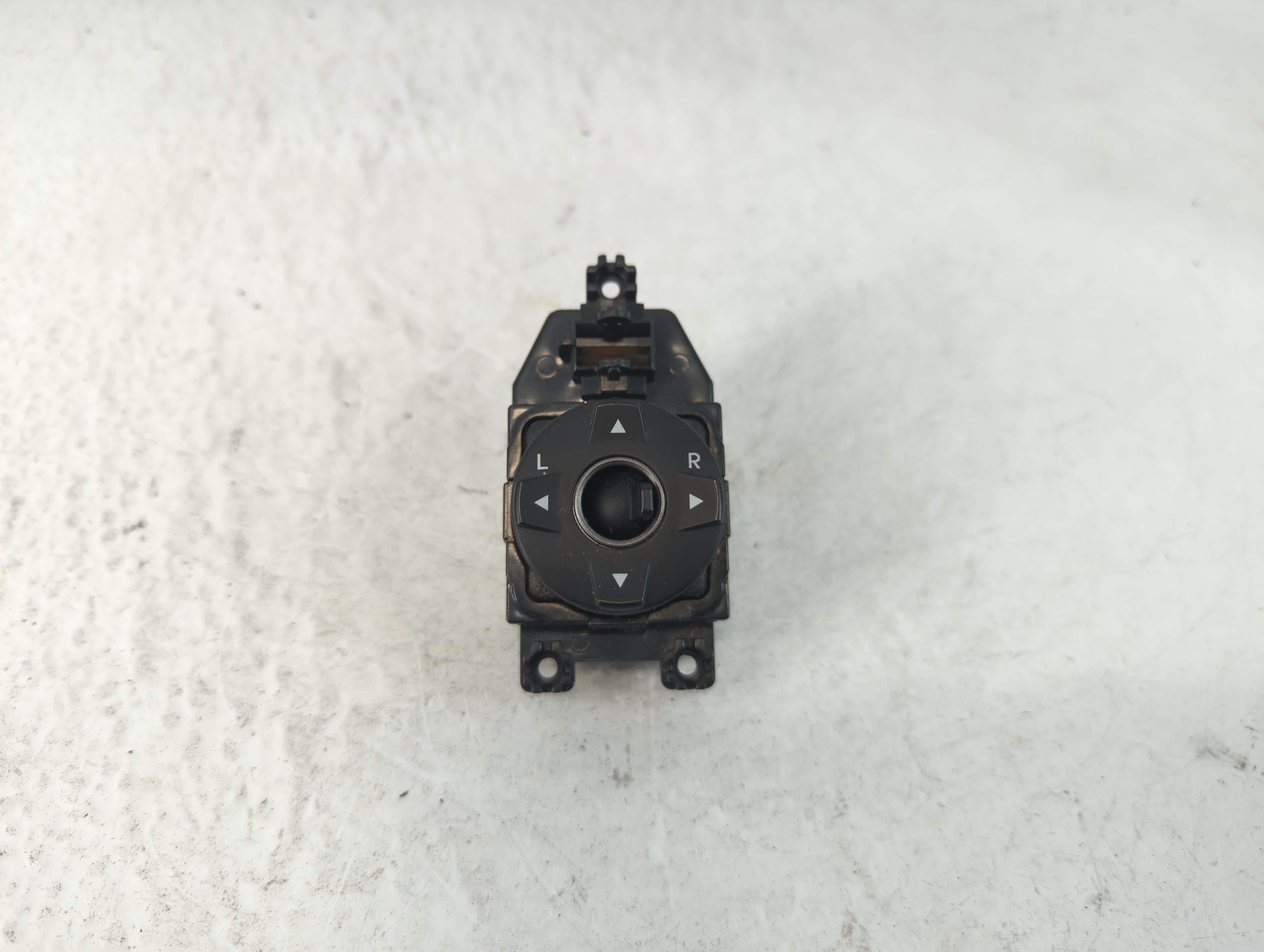 2013-2018 Hyundai Santa Fe Driver Left Door Master Power Window Switch 1050470 - Oemusedautoparts1.com