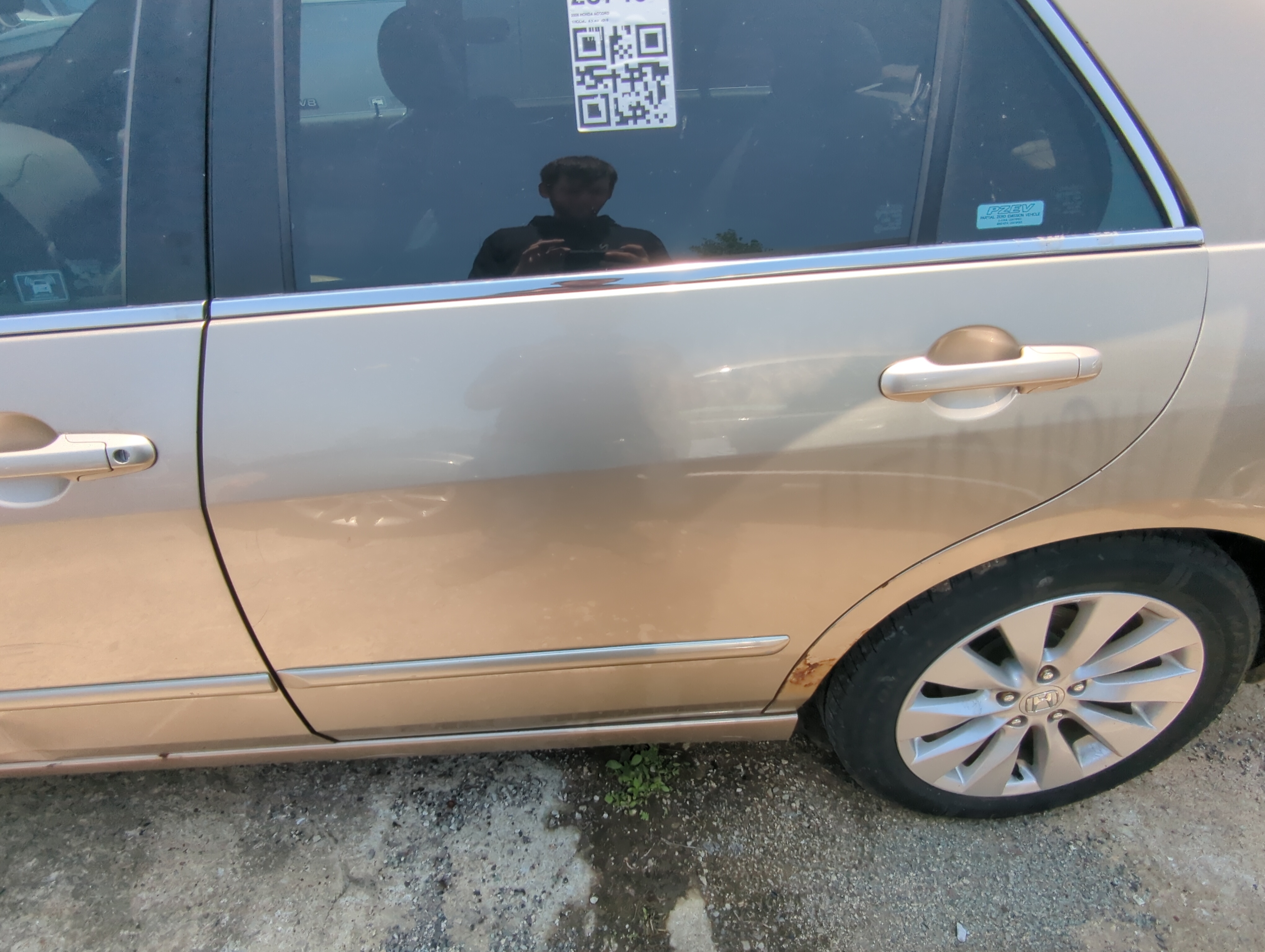 Picture of 2003-2007 Honda Accord Driver Rear Door Oem 1050621