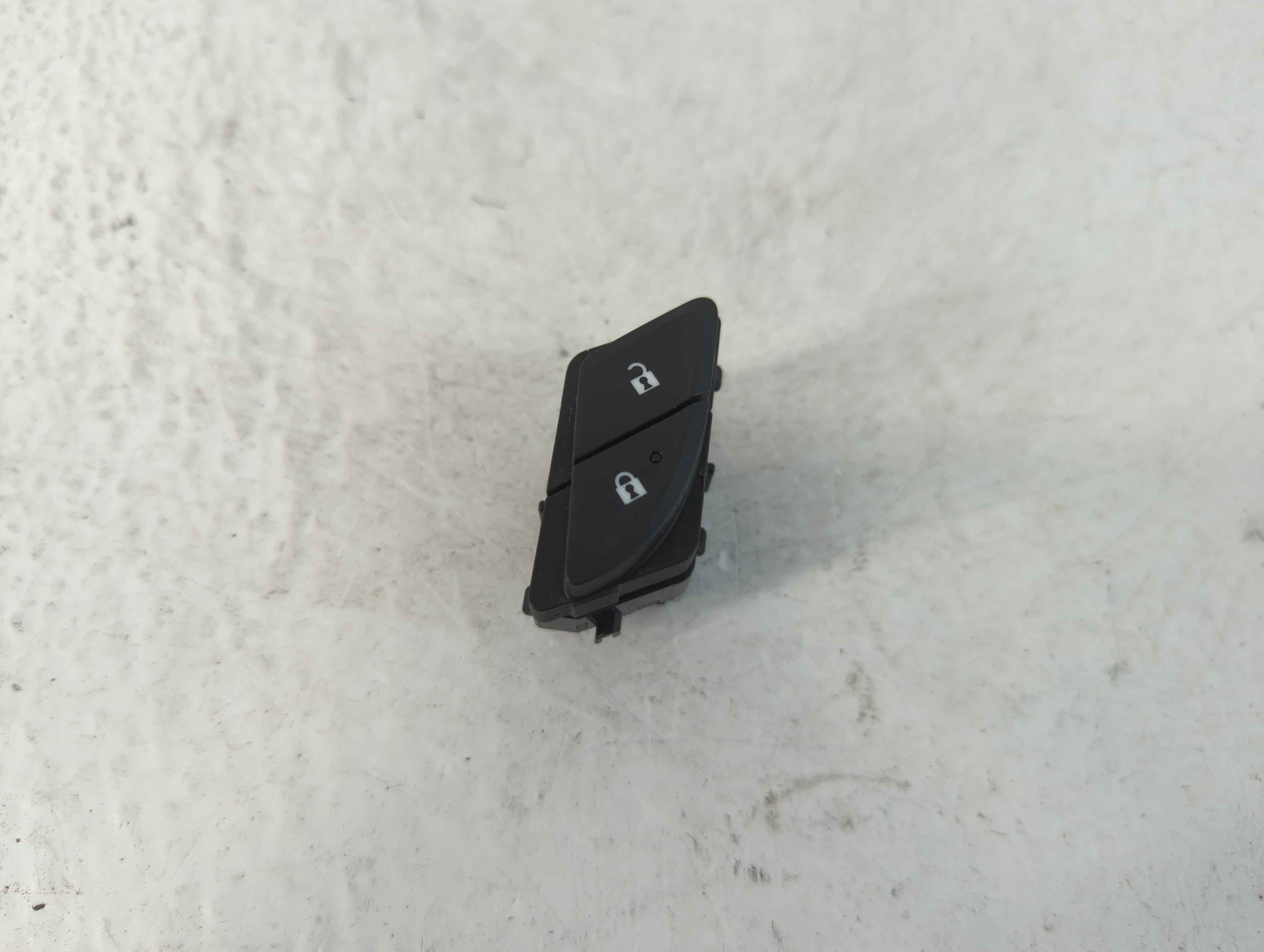2018-2022 Chevrolet Equinox Driver Left Door Master Power Window Switch 1050641 - Oemusedautoparts1.com