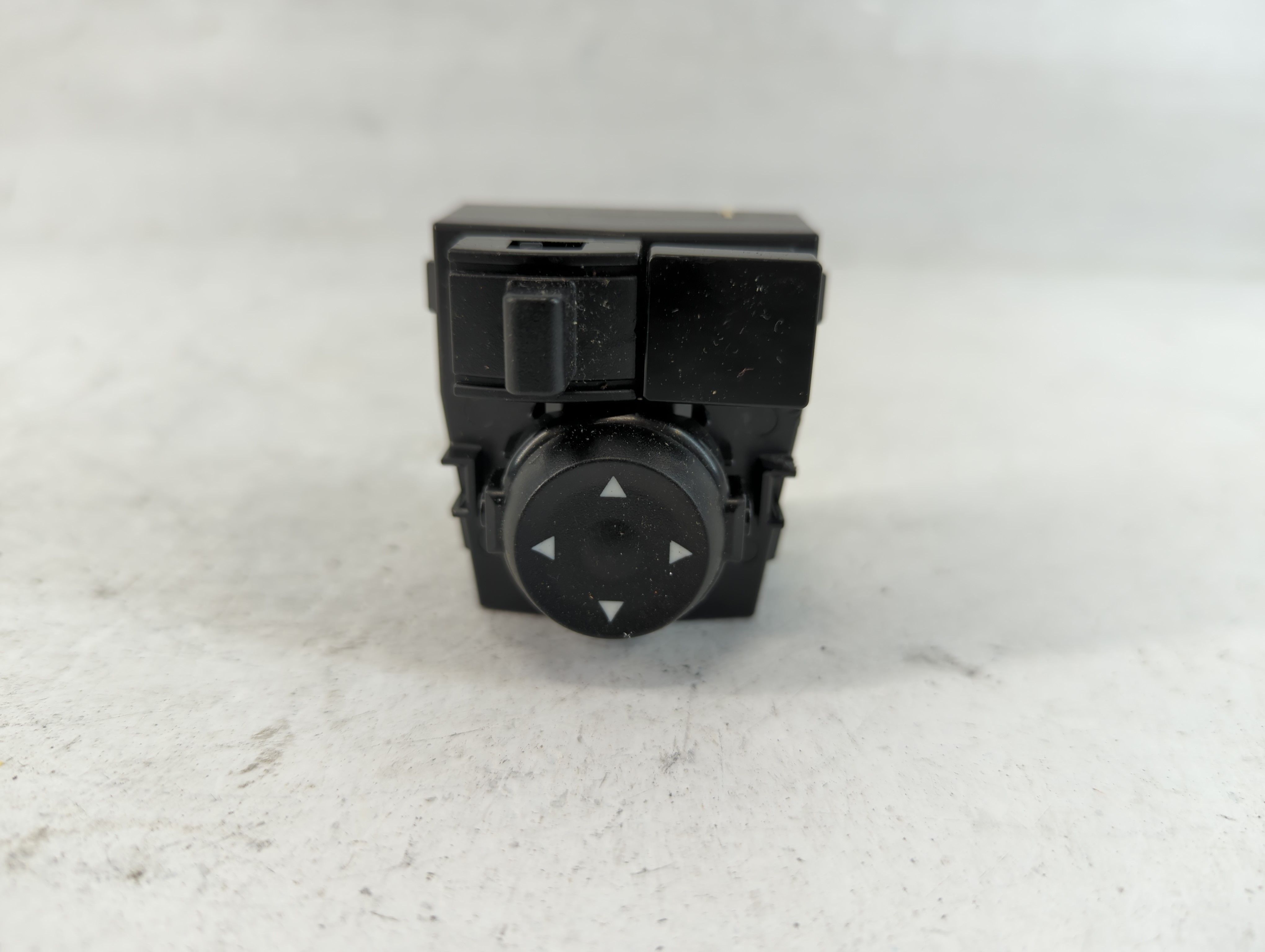 2022-2022 Hyundai Tucson Driver Left Door Master Power Window Switch 1050642 - Oemusedautoparts1.com