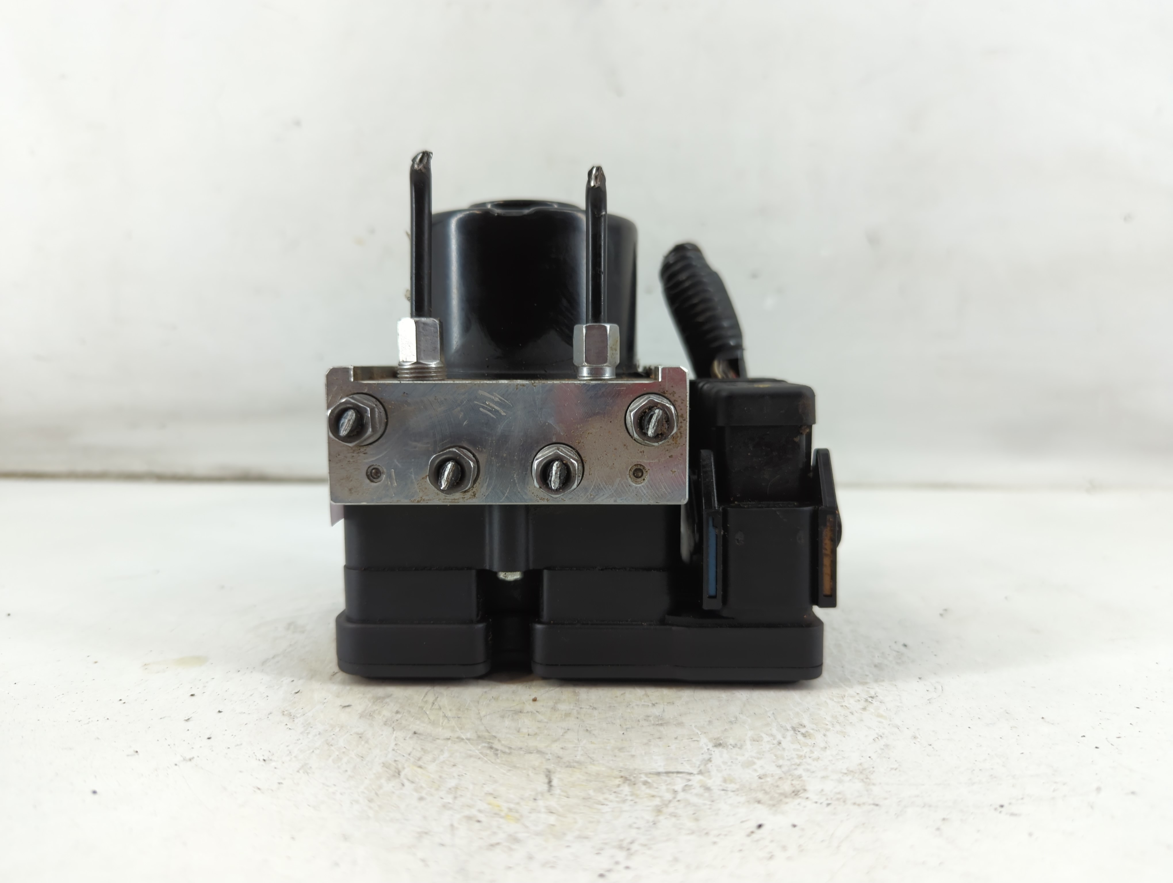 2004-2009 Mazda 3 Abs Pump Control Module 1050678 - Oemusedautoparts1.com