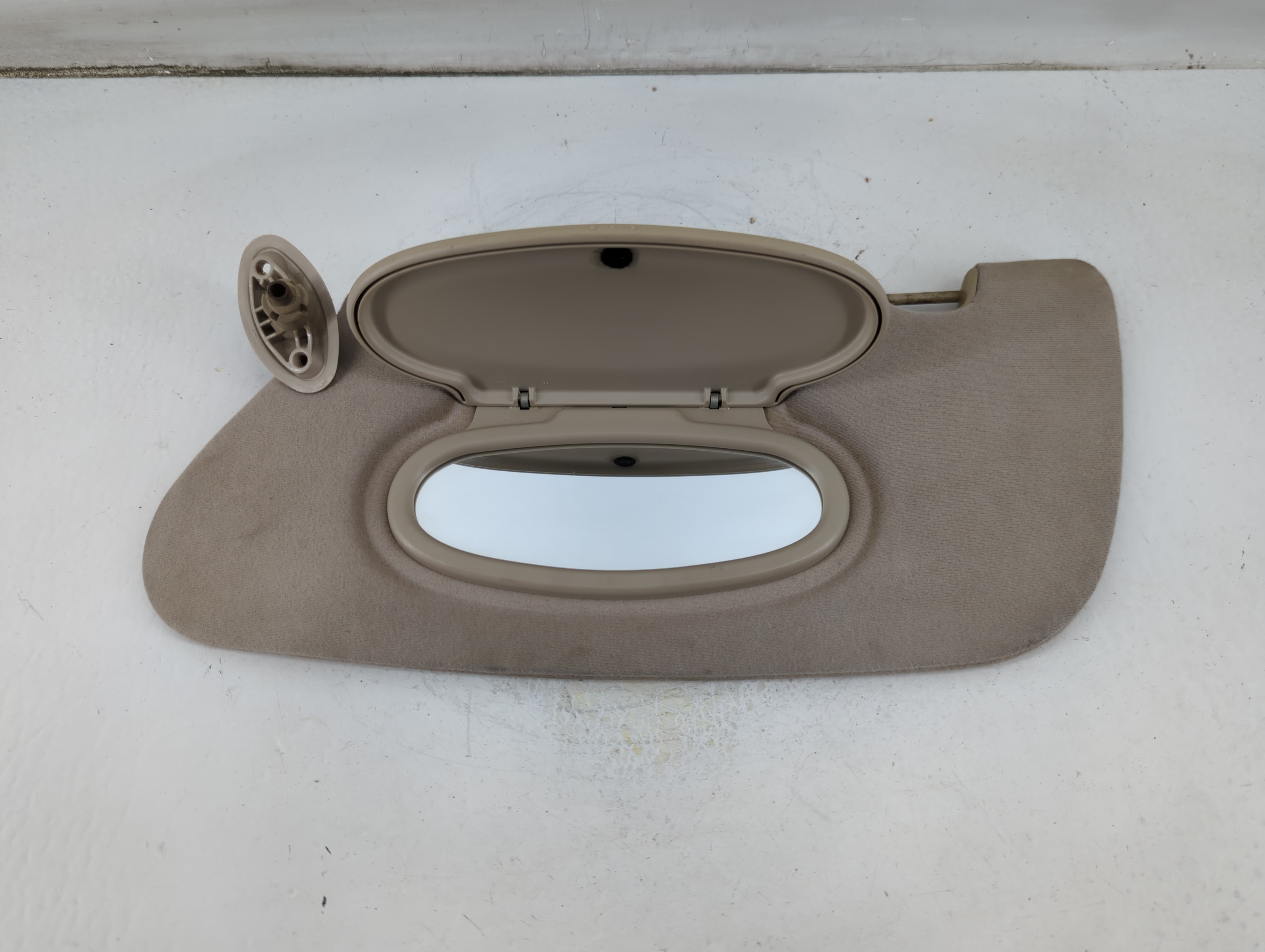 2003-2005 Chrysler Pt Cruiser Driver Sun Visor Mirror Left Sunvisor 1050698 - Oemusedautoparts1.com