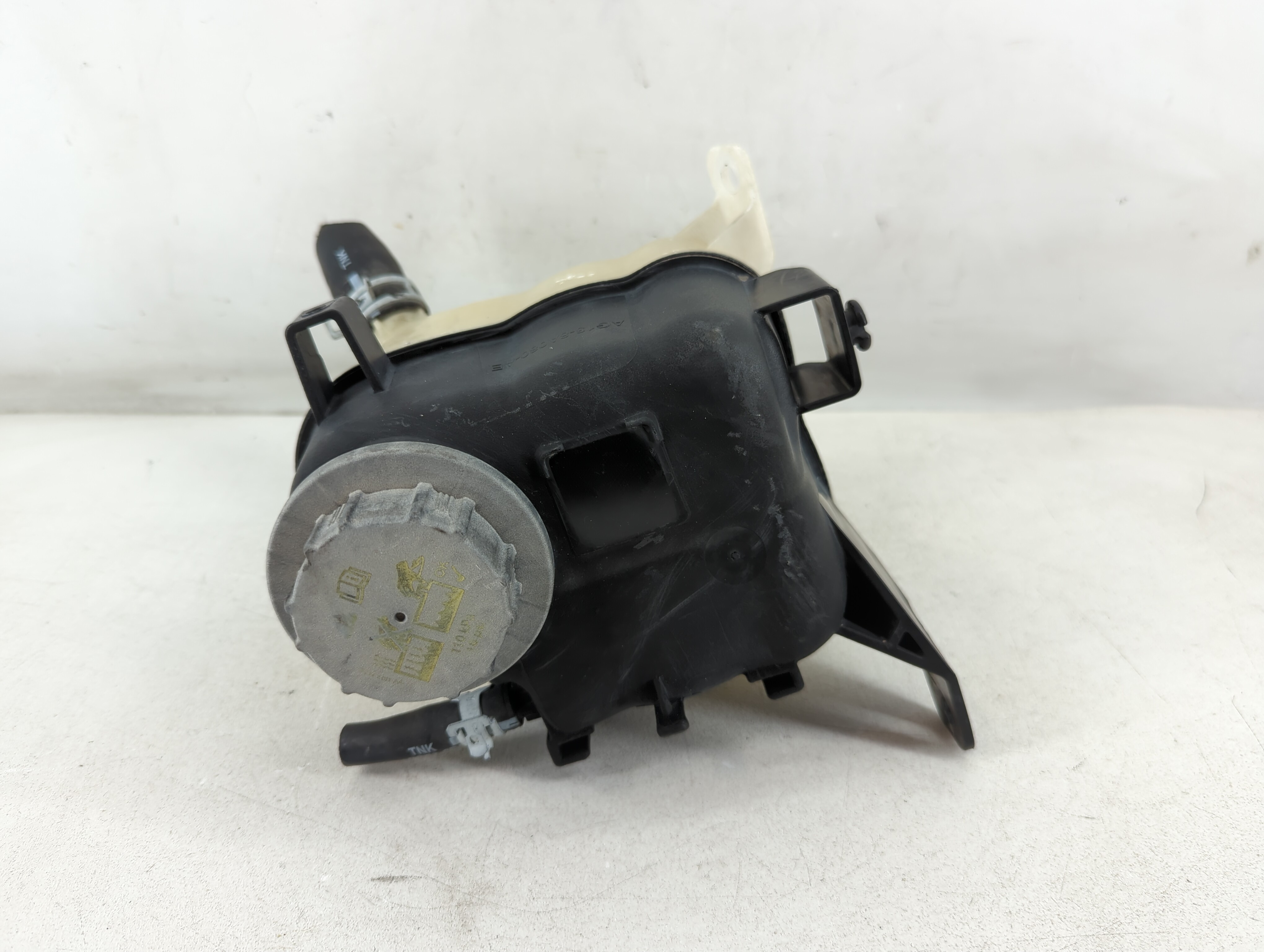 2016-2019 Ford Explorer Windshield Washer Fluid Reservoir Bottle Oem 1050793 - Oemusedautoparts1.com