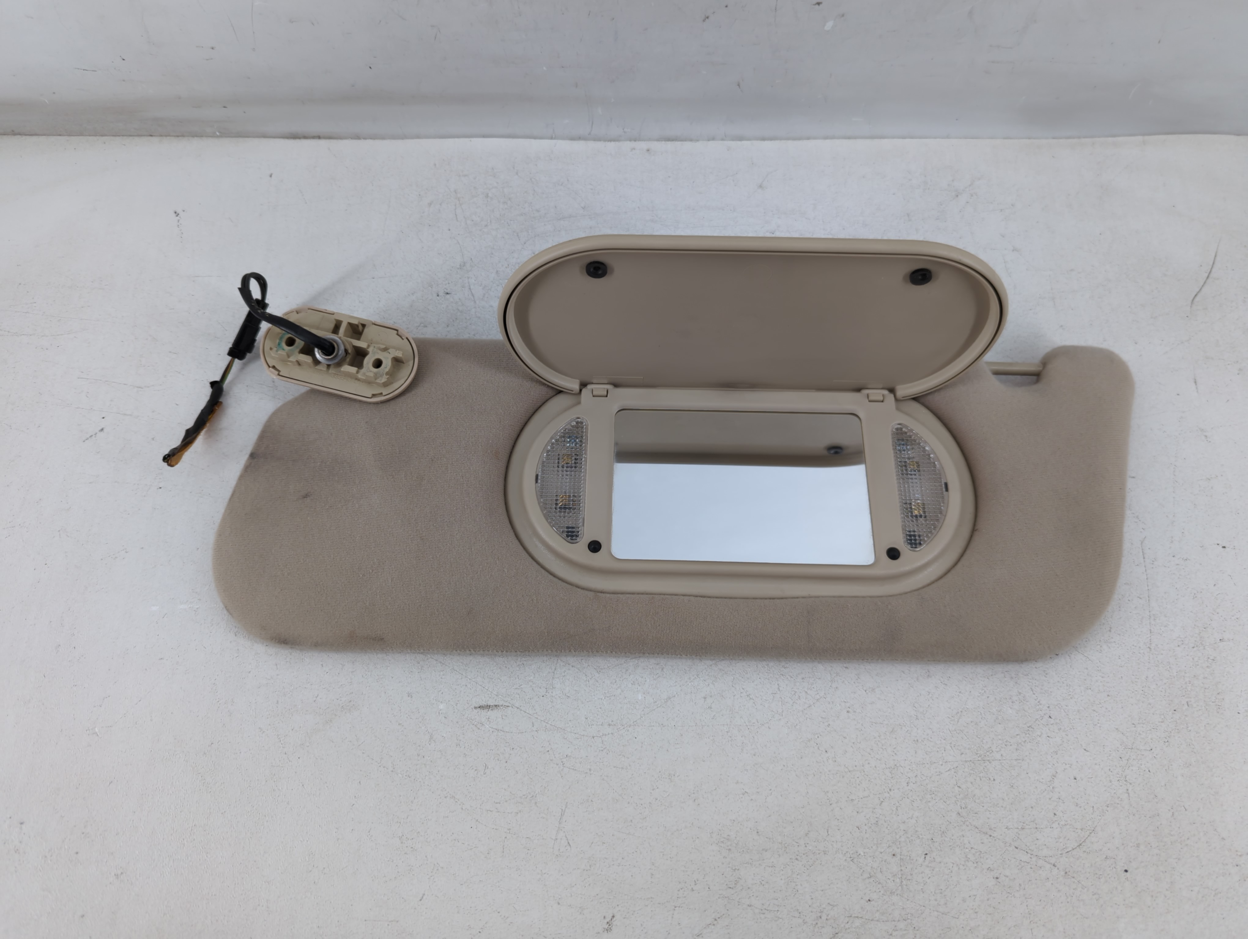 Ford Explorer Driver Sun Visor Mirror Left Sunvisor Light Beige 1050877 - Oemusedautoparts1.com