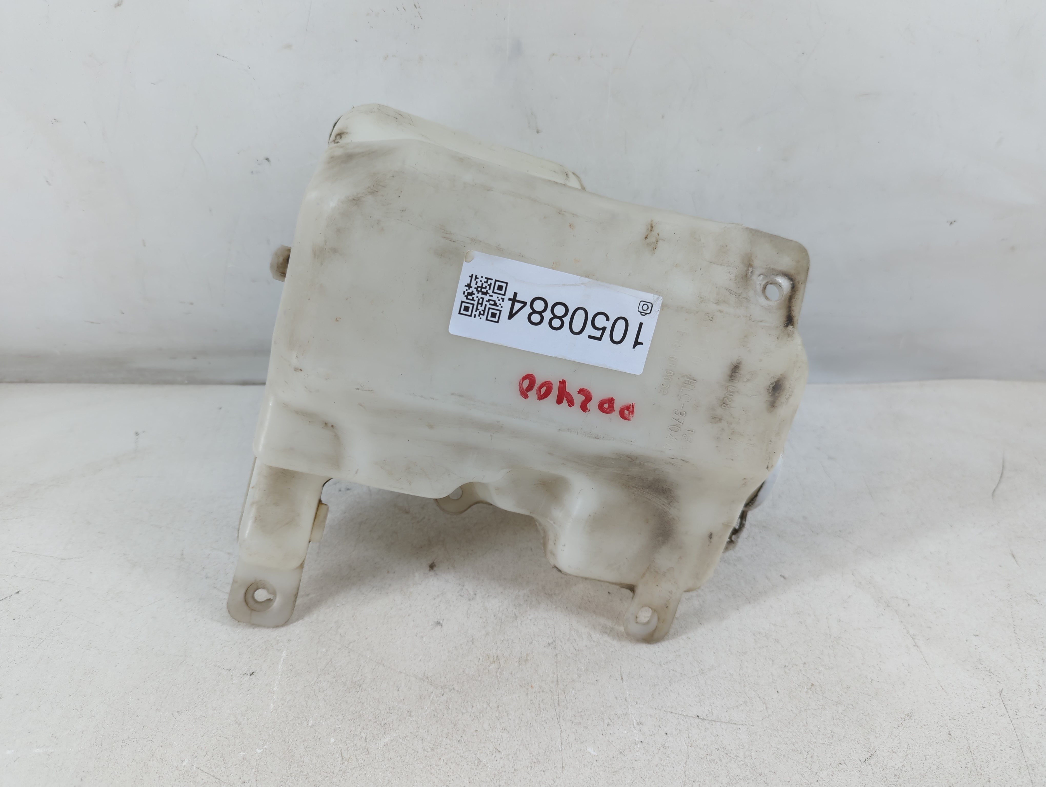 1999 Mitsubishi Montero Sport Windshield Washer Fluid Reservoir Bottle Oem 1050884 - Oemusedautoparts1.com