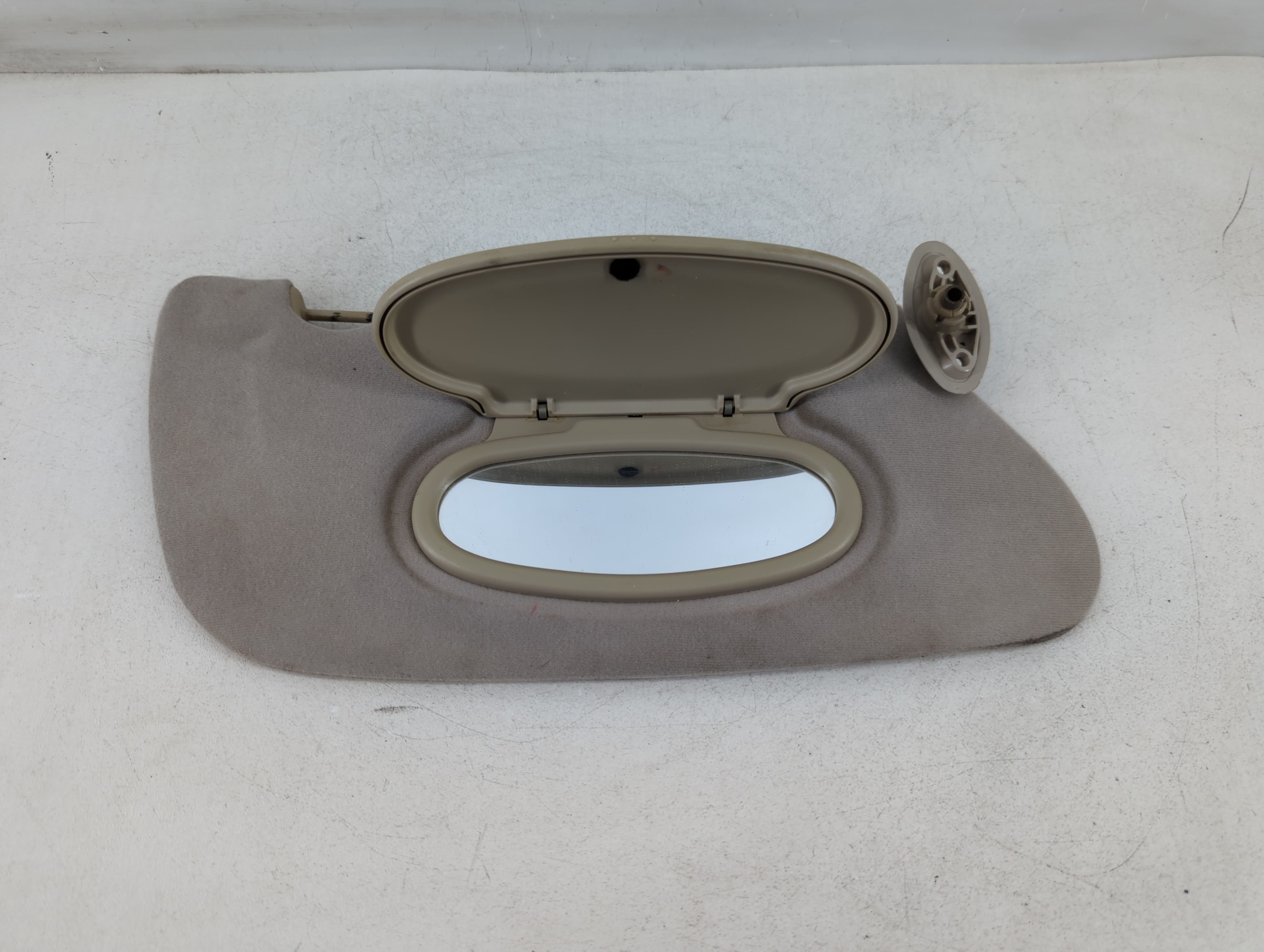 2003-2005 Chrysler Pt Cruiser Passenger Sun Visor Mirror Right Sunvisor 1050943 - Oemusedautoparts1.com
