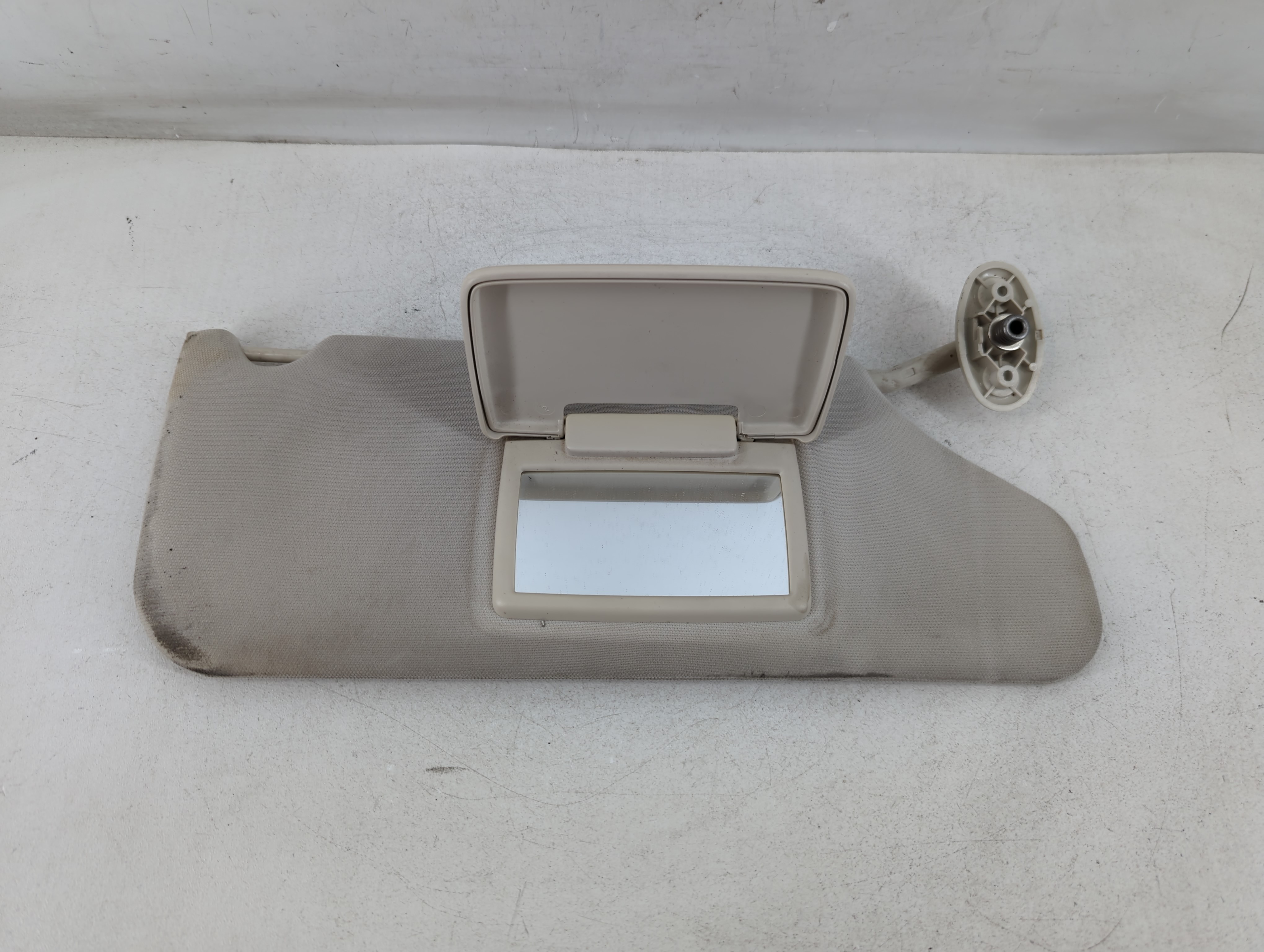 2009-2010 Dodge Avenger Passenger Sun Visor Mirror Right Sunvisor 1050944 - Oemusedautoparts1.com